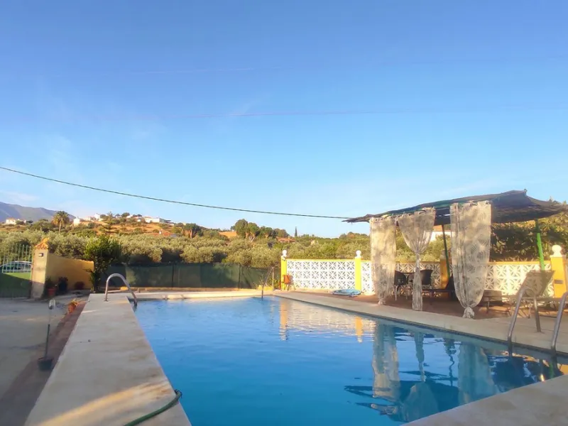Discover the perfect balance between peaceful countryside living and a vibrant coastal lifestyle with this charming finca, ideally located just 10 minutes by car from the lively coastal town of La Cala de Mijas, one of the most sought-after areas on the C