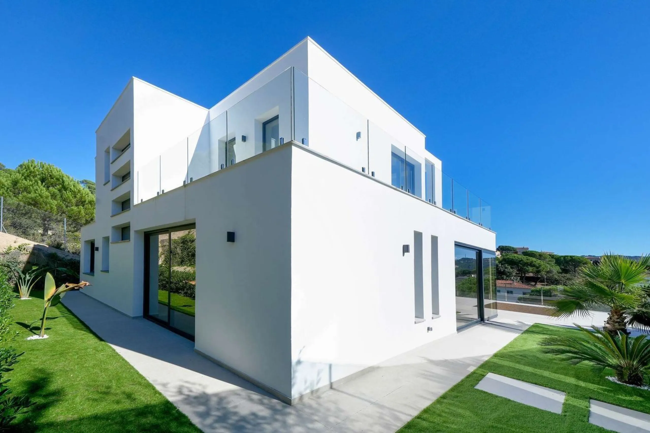 Modern and bright villa with sea views in Els Pinars, Lloret de Mar
