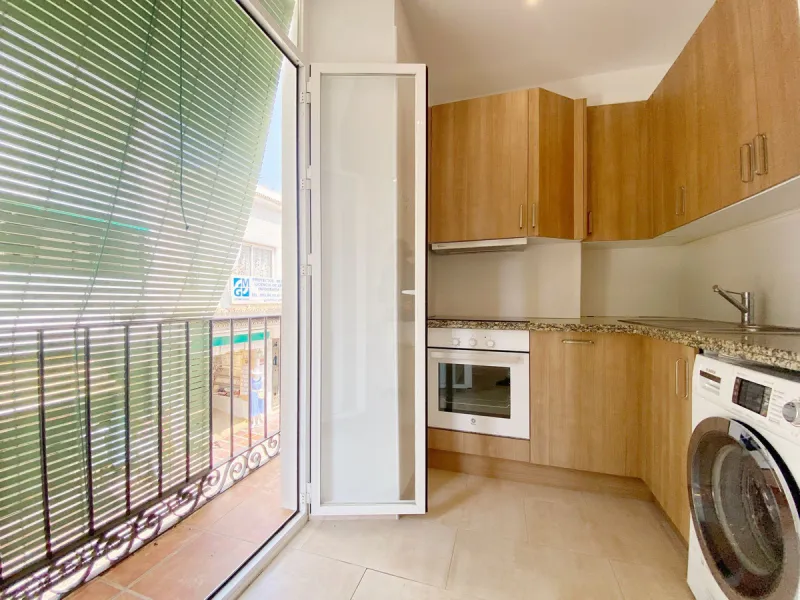 Charming one-bedroom apartment with a fantastic location in Marbella's Old Town, just a 1-minute walk from Plaza de Los Naranjos and a 5-minute walk from the beach.