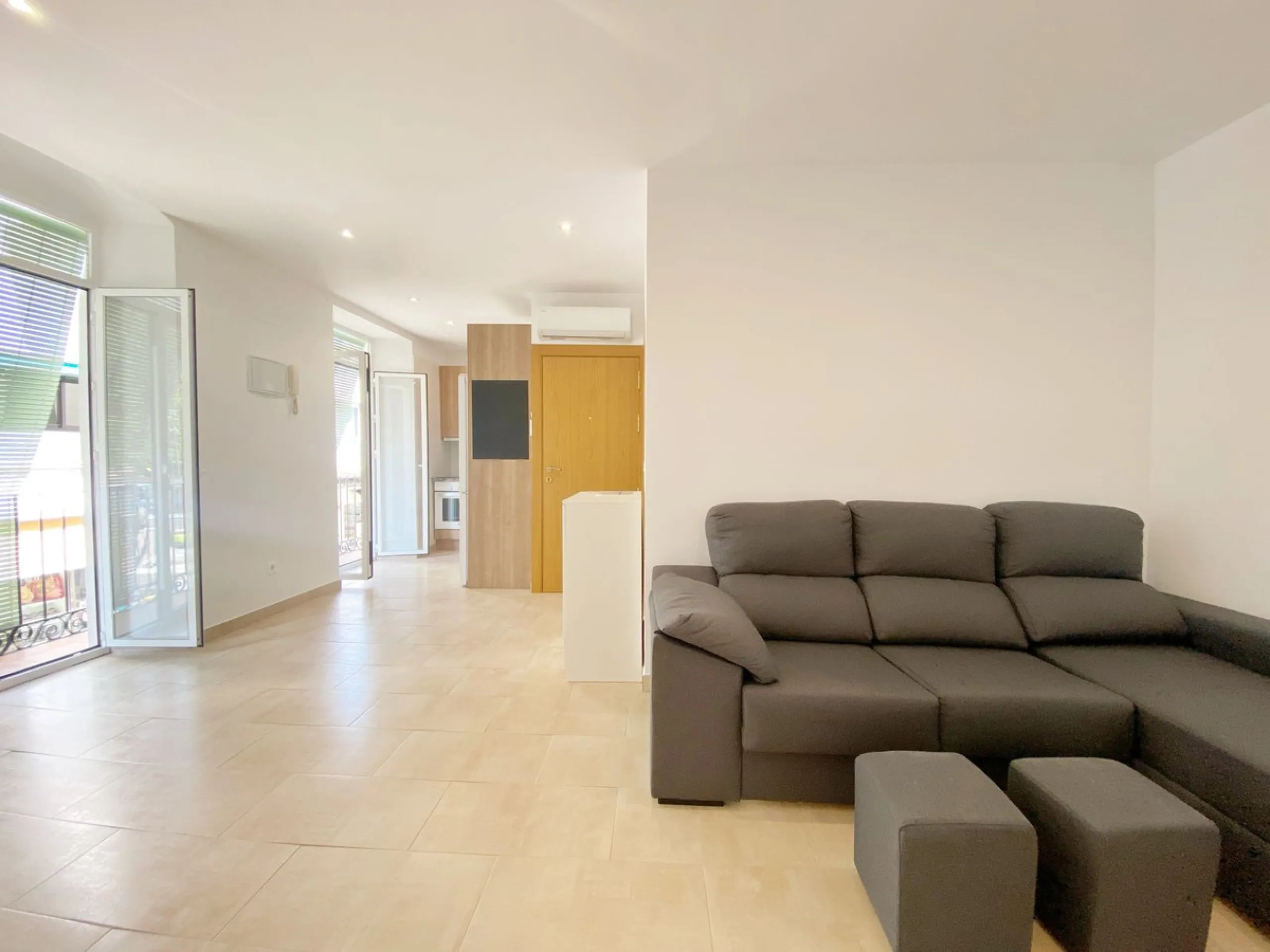 Charming one-bedroom apartment with a fantastic location in Marbella's Old Town, just a 1-minute walk from Plaza de Los Naranjos and a 5-minute walk from the beach.