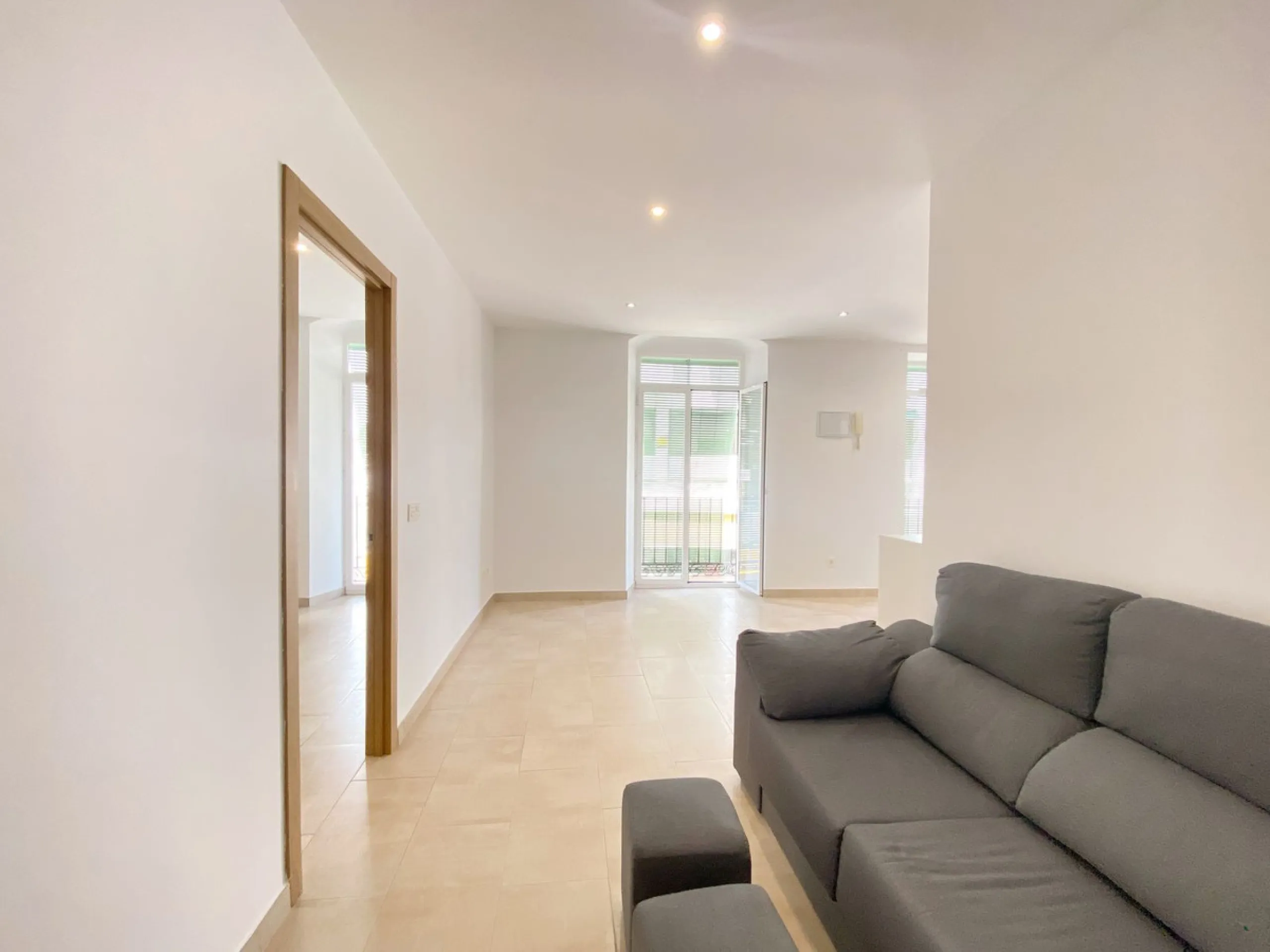 Charming one-bedroom apartment with a fantastic location in Marbella's Old Town, just a 1-minute walk from Plaza de Los Naranjos and a 5-minute walk from the beach.