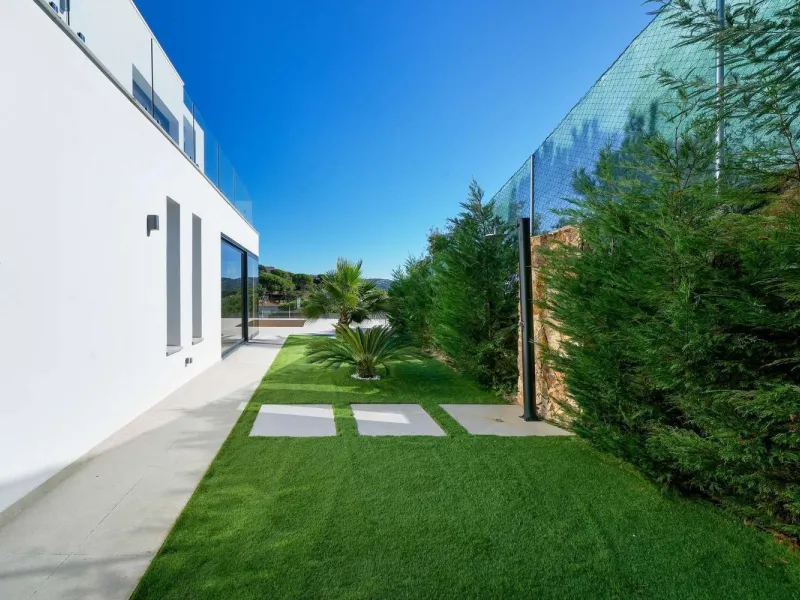 Modern and bright villa with sea views in Els Pinars, Lloret de Mar