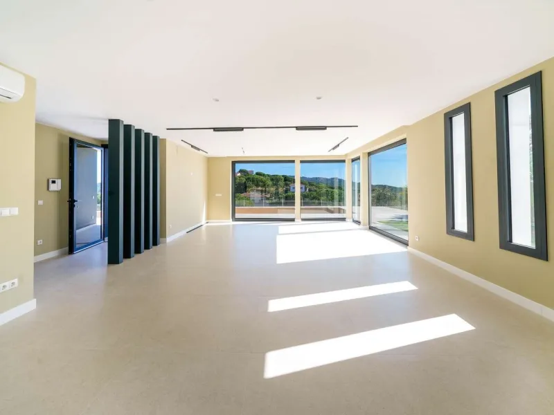 Modern and bright villa with sea views in Els Pinars, Lloret de Mar