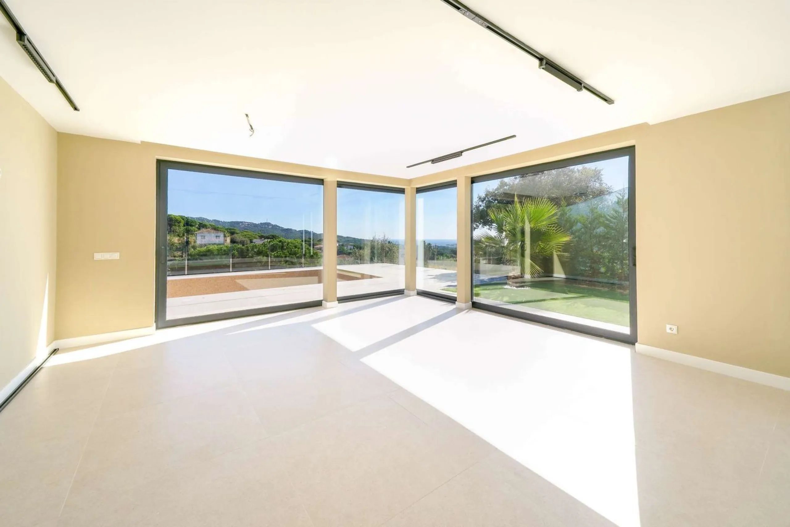 Modern and bright villa with sea views in Els Pinars, Lloret de Mar