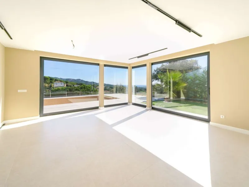 Modern and bright villa with sea views in Els Pinars, Lloret de Mar