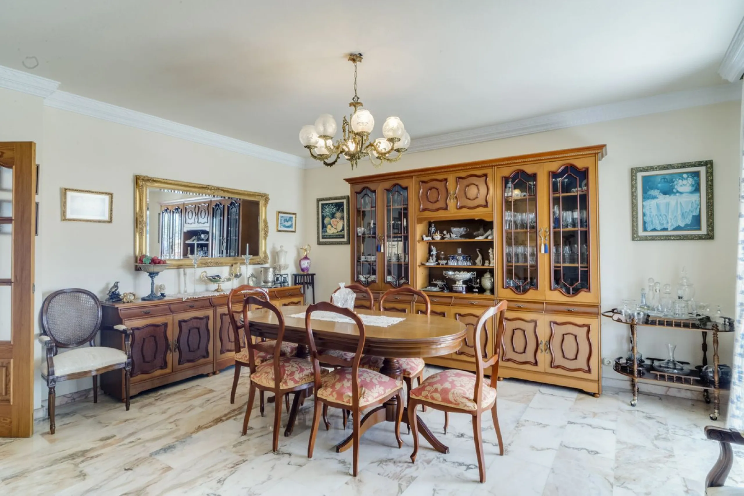 Villa in Central Marbella  fantastic reform project. – Incredible Potential.