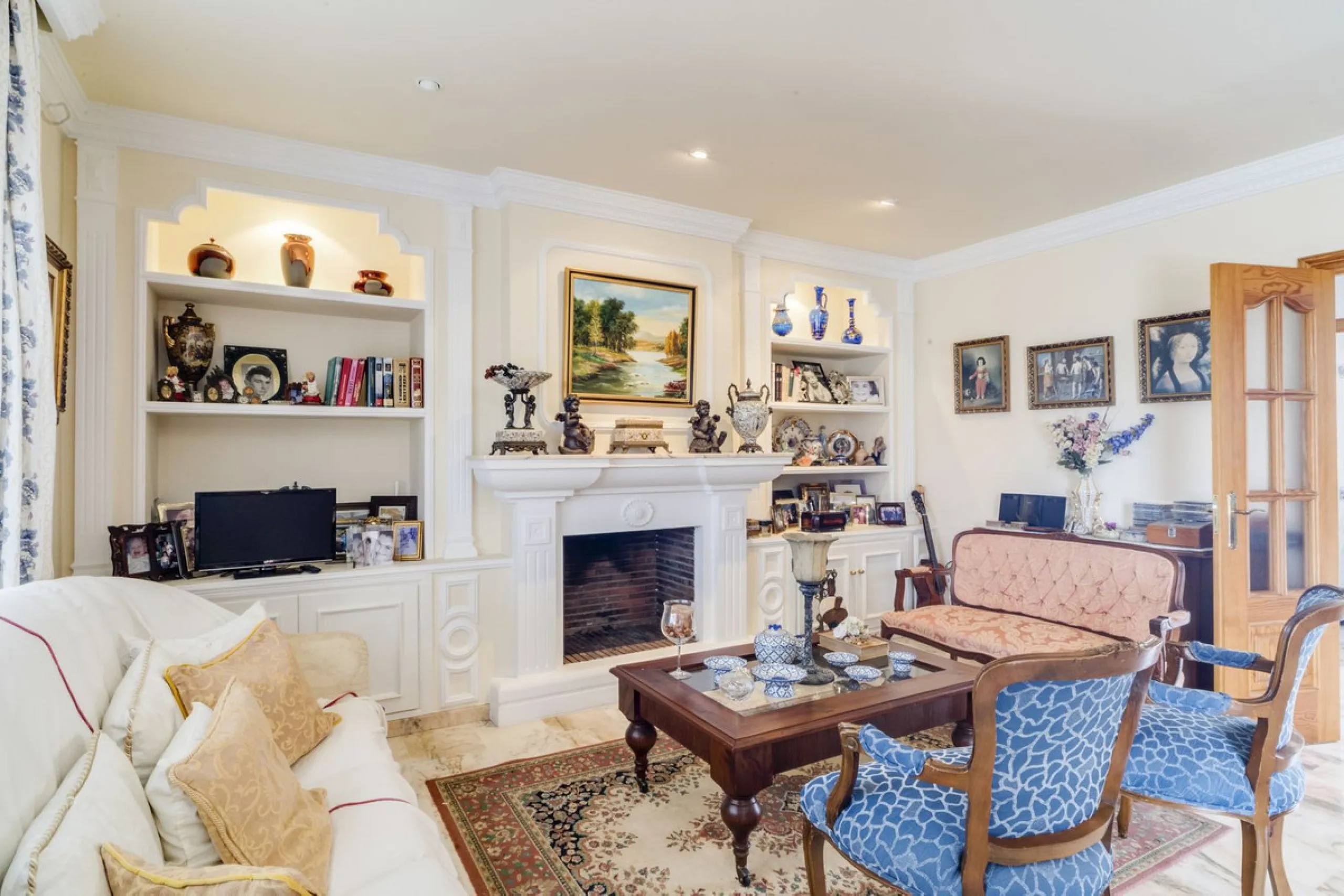 Villa in Central Marbella  fantastic reform project. – Incredible Potential.