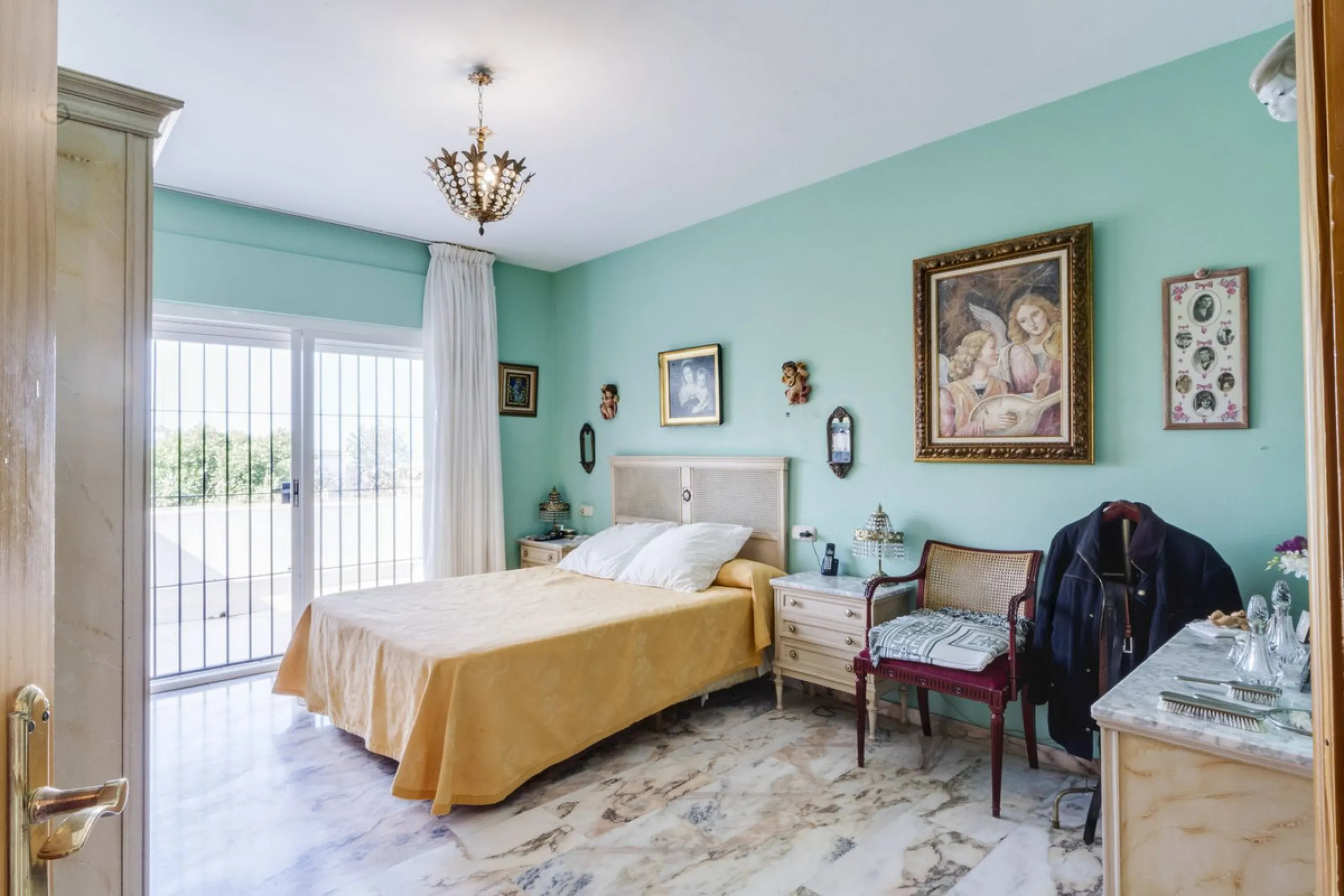 Villa in Central Marbella  fantastic reform project. – Incredible Potential.