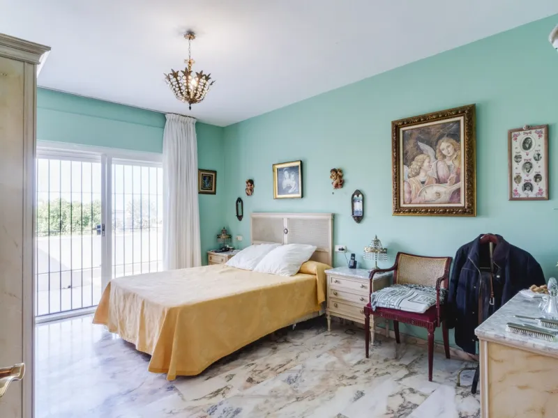 Villa in Central Marbella  fantastic reform project. – Incredible Potential.