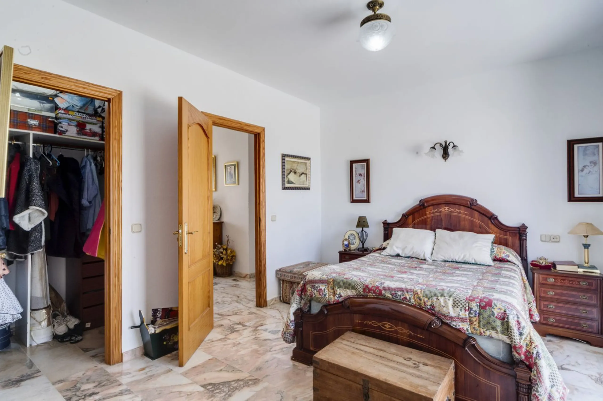 Villa in Central Marbella  fantastic reform project. – Incredible Potential.