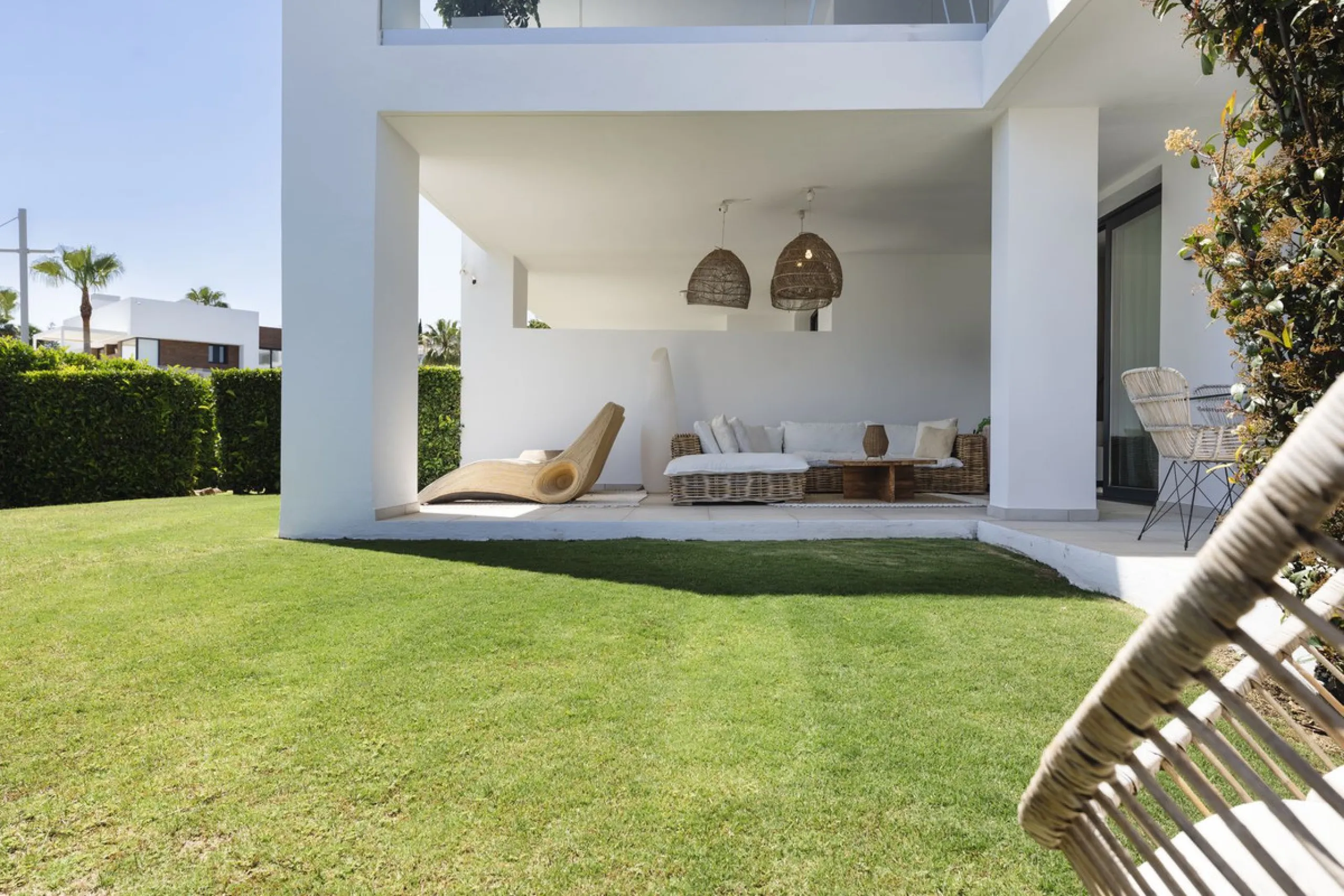 Apartment - Ground Floor Apartment в продаже в El Paraiso, Málaga. В доме 2 спален и 2 ванных комнат. Площадь дома 113 м². Площадь участка 90 м²