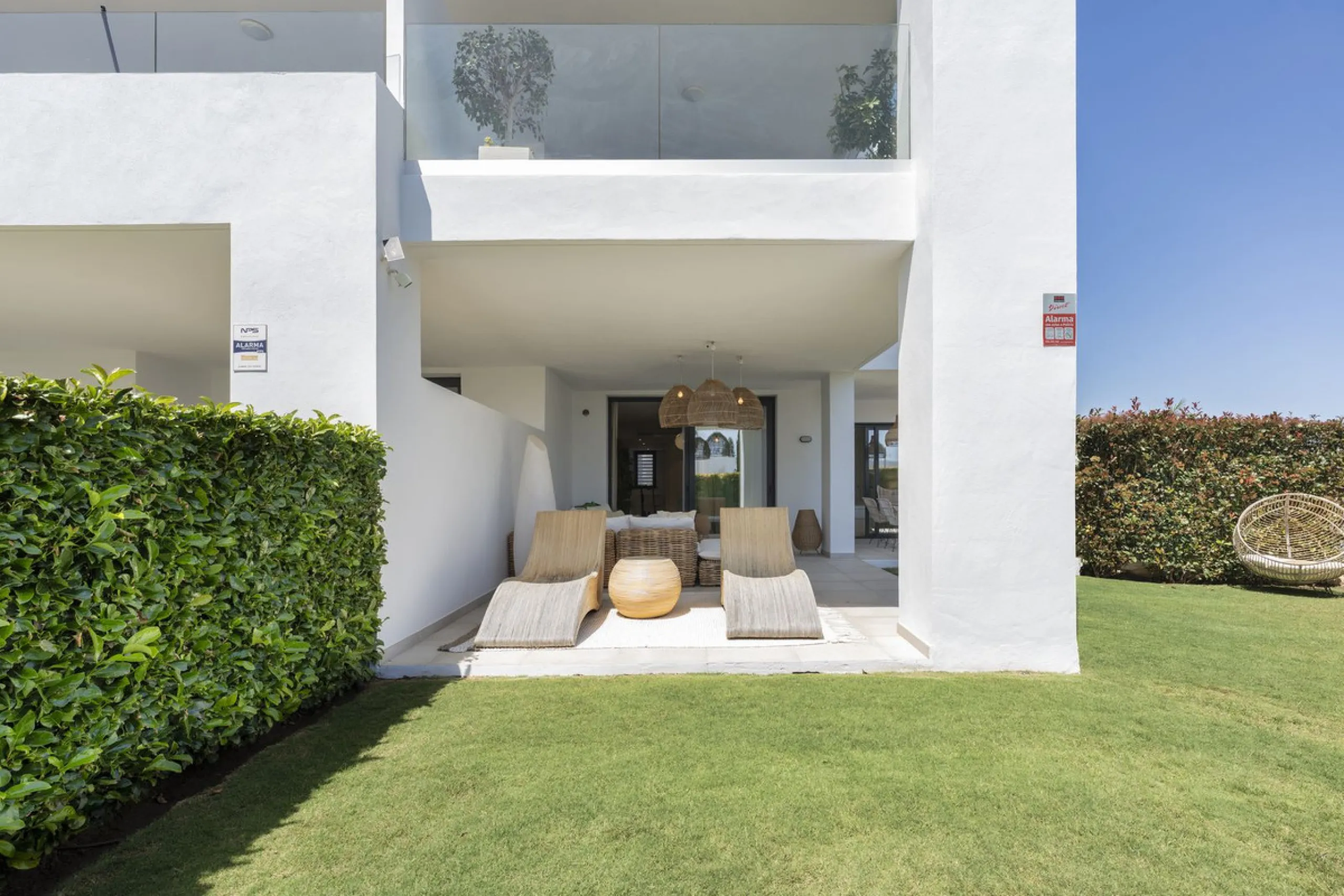 Apartment - Ground Floor Apartment в продаже в El Paraiso, Málaga. В доме 2 спален и 2 ванных комнат. Площадь дома 113 м². Площадь участка 90 м²