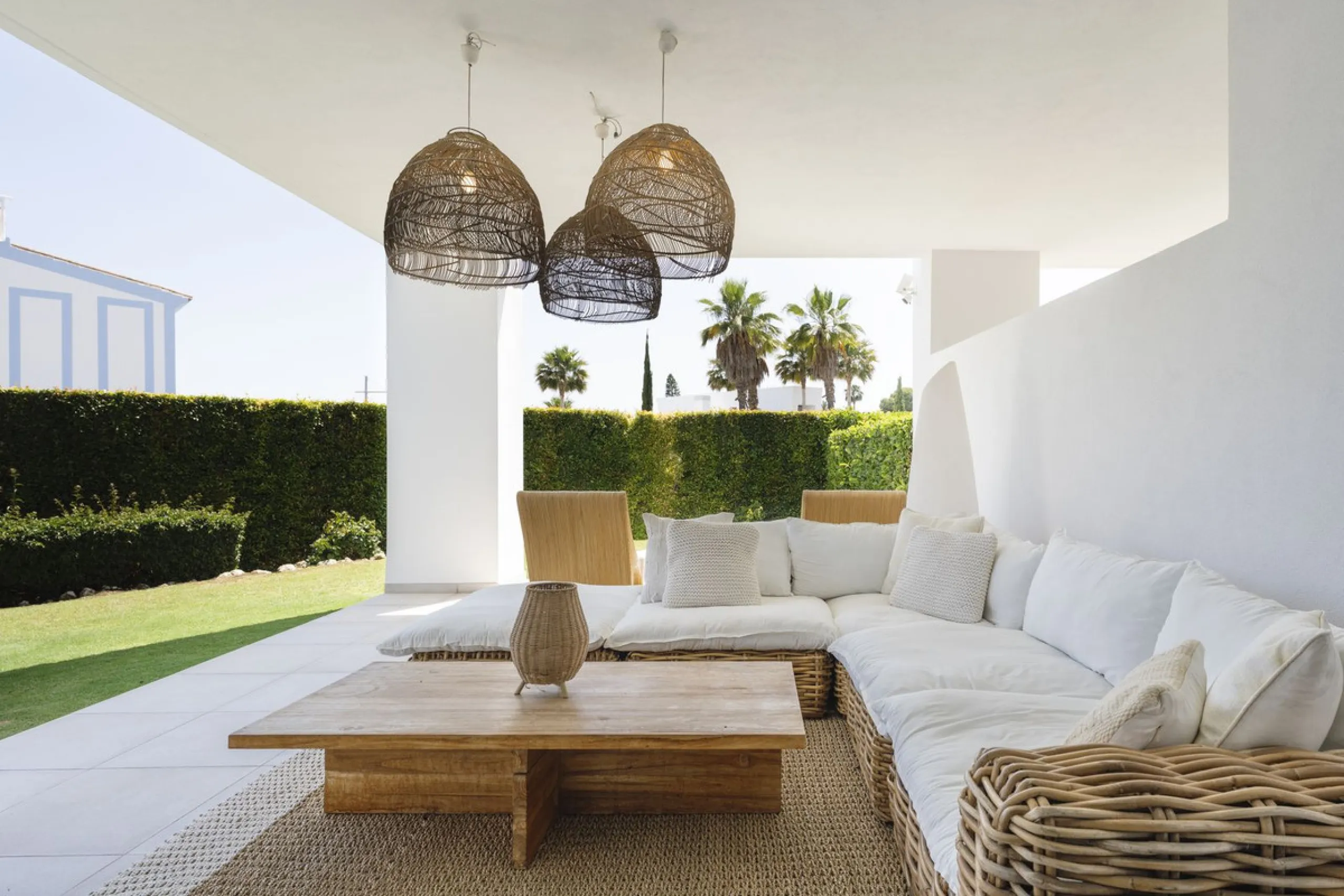 Apartment - Ground Floor Apartment в продаже в El Paraiso, Málaga. В доме 2 спален и 2 ванных комнат. Площадь дома 113 м². Площадь участка 90 м²