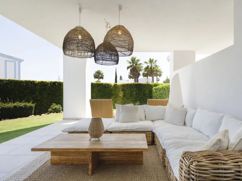 Apartment - Ground Floor Apartment в продаже в El Paraiso, Málaga. В доме 2 спален и 2 ванных комнат. Площадь дома 113 м². Площадь участка 90 м²