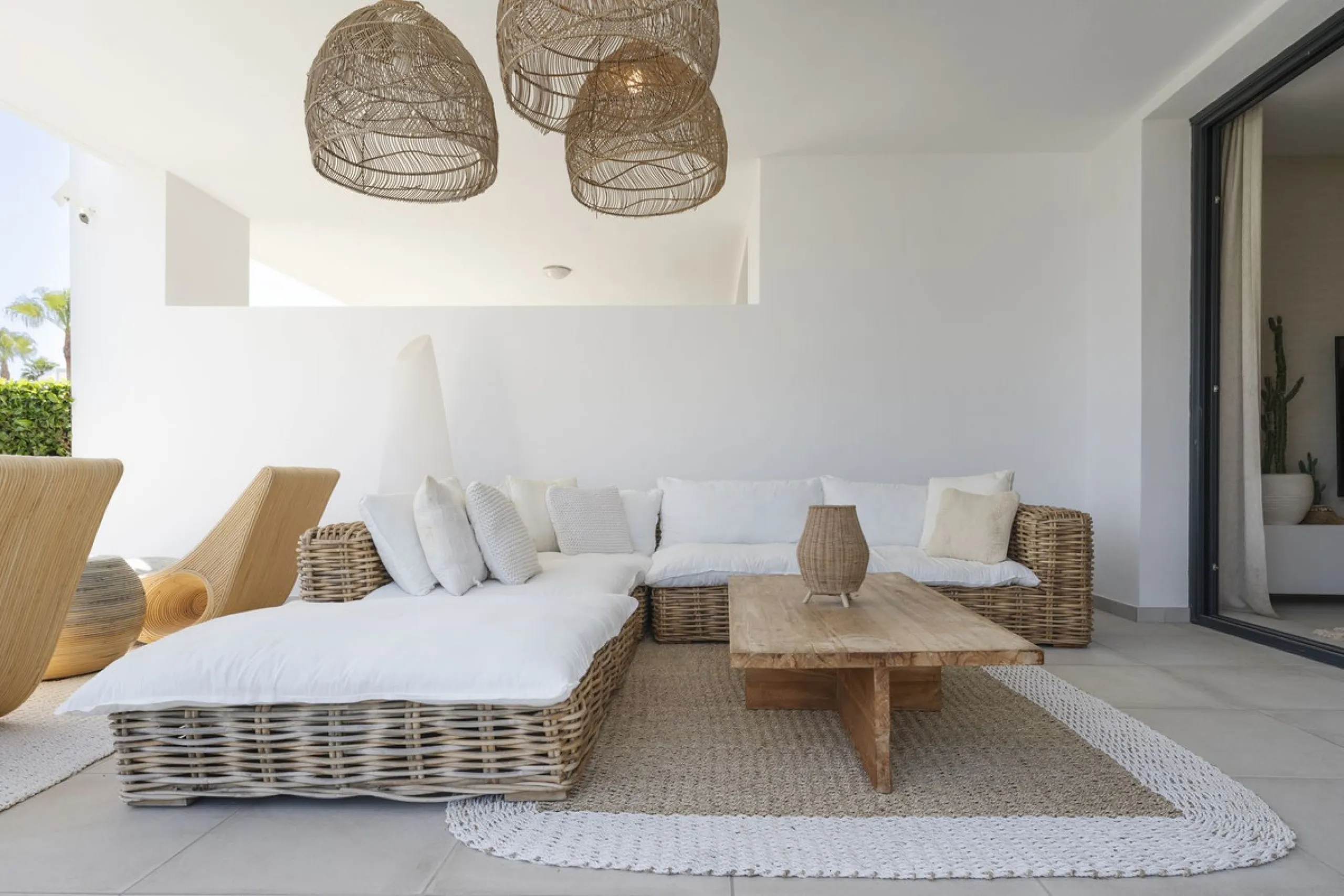 Apartment - Ground Floor Apartment в продаже в El Paraiso, Málaga. В доме 2 спален и 2 ванных комнат. Площадь дома 113 м². Площадь участка 90 м²