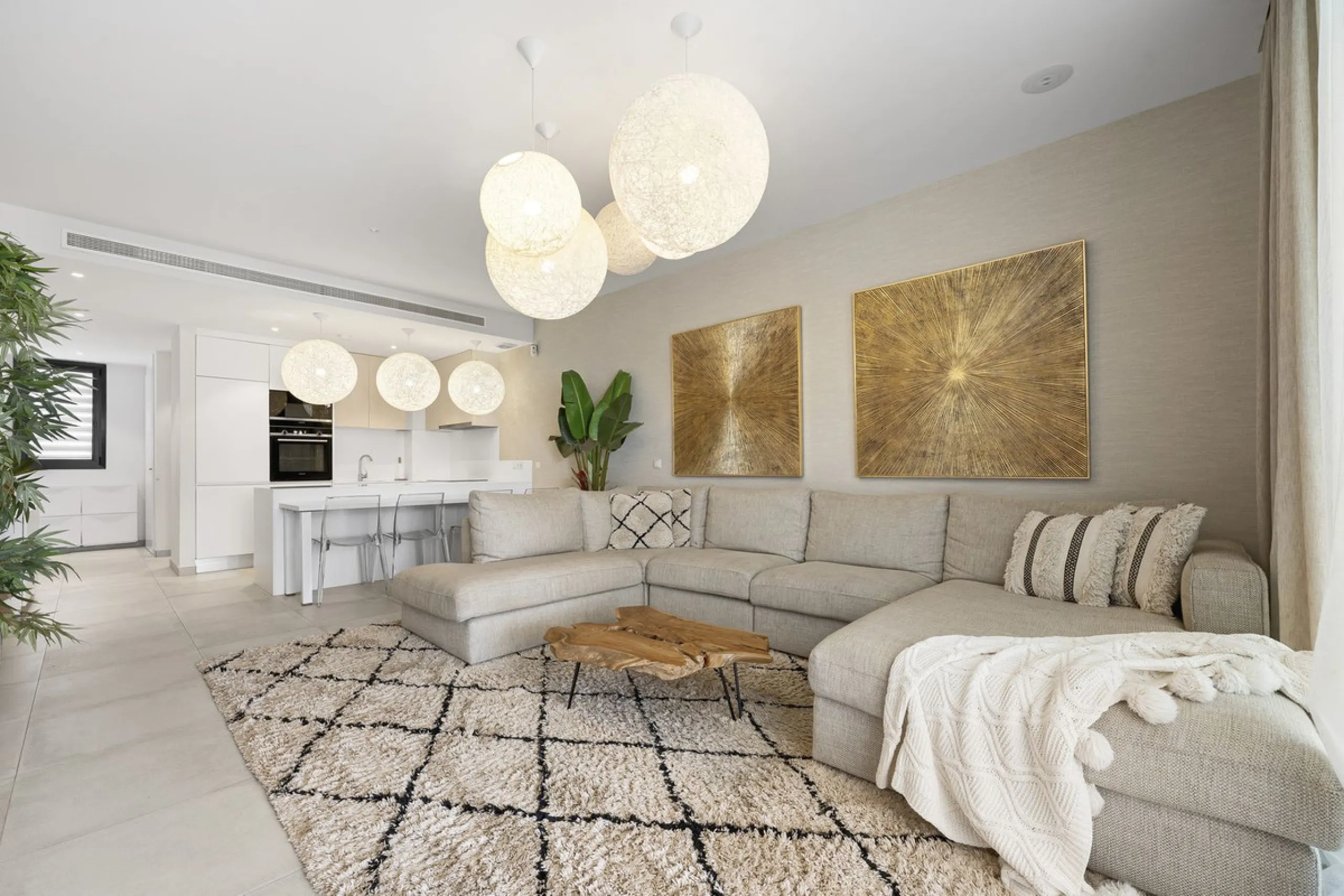 Apartment - Ground Floor Apartment в продаже в El Paraiso, Málaga. В доме 2 спален и 2 ванных комнат. Площадь дома 113 м². Площадь участка 90 м²