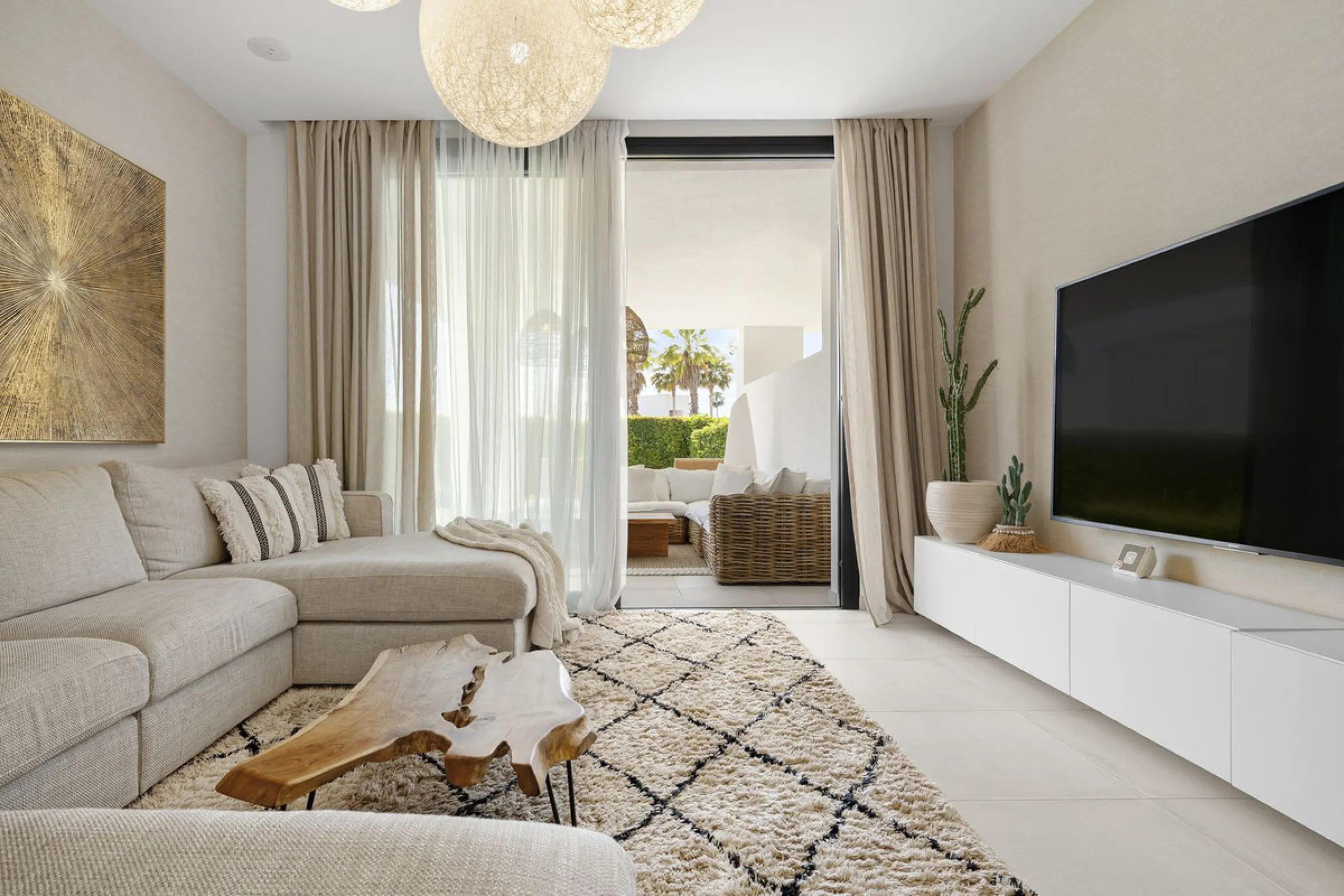 Apartment - Ground Floor Apartment в продаже в El Paraiso, Málaga. В доме 2 спален и 2 ванных комнат. Площадь дома 113 м². Площадь участка 90 м²