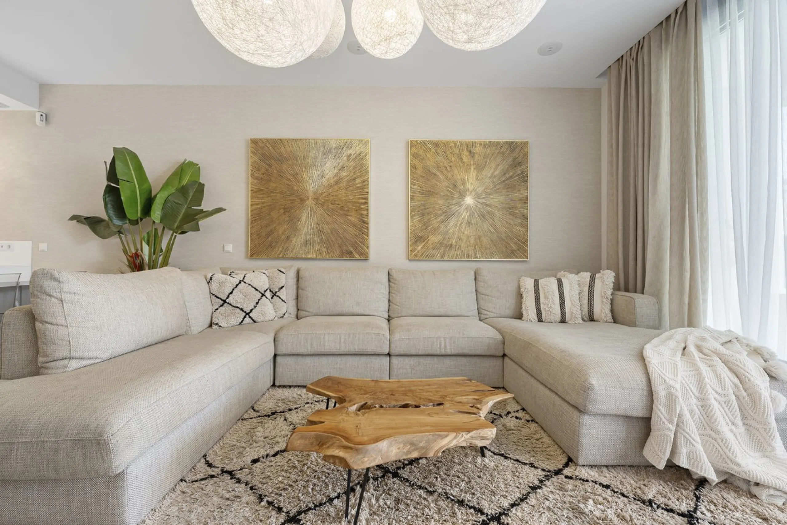 Apartment - Ground Floor Apartment в продаже в El Paraiso, Málaga. В доме 2 спален и 2 ванных комнат. Площадь дома 113 м². Площадь участка 90 м²