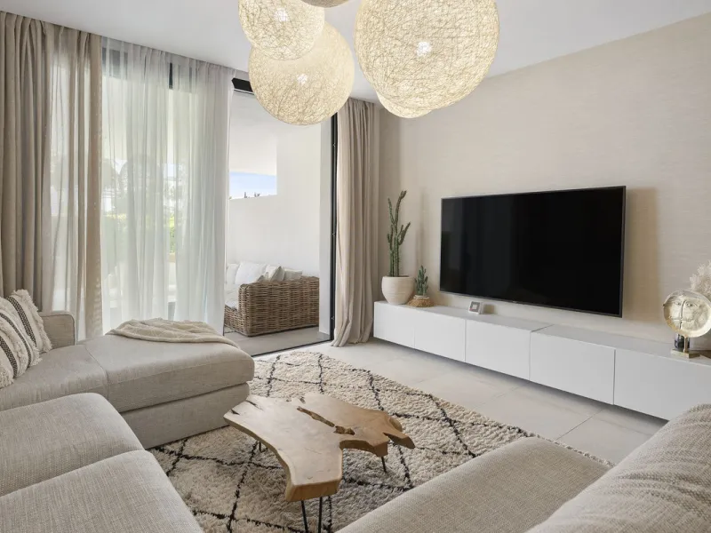 Apartment - Ground Floor Apartment в продаже в El Paraiso, Málaga. В доме 2 спален и 2 ванных комнат. Площадь дома 113 м². Площадь участка 90 м²