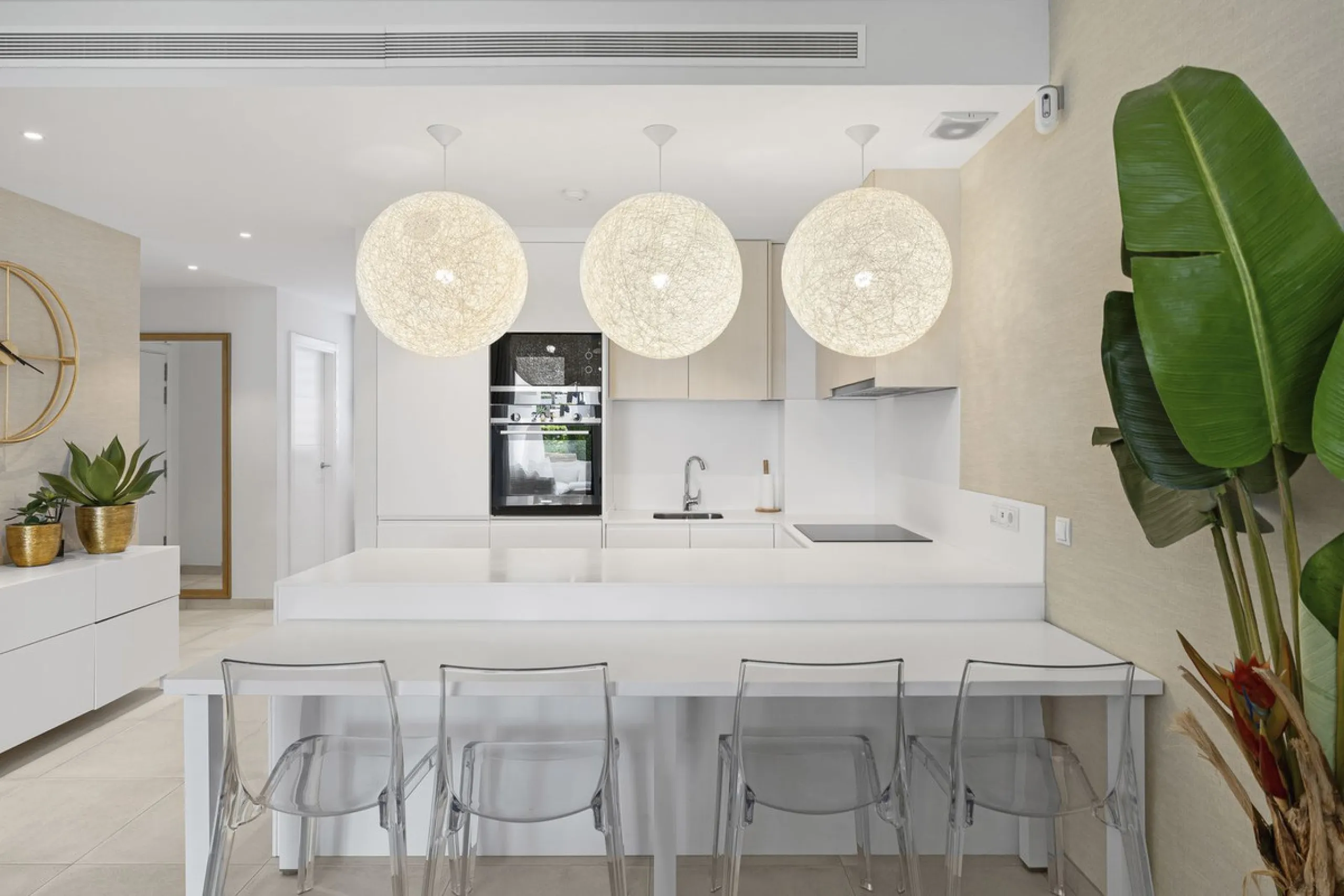 Apartment - Ground Floor Apartment в продаже в El Paraiso, Málaga. В доме 2 спален и 2 ванных комнат. Площадь дома 113 м². Площадь участка 90 м²