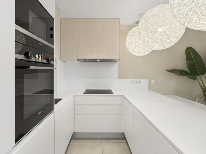 Apartment - Ground Floor Apartment в продаже в El Paraiso, Málaga. В доме 2 спален и 2 ванных комнат. Площадь дома 113 м². Площадь участка 90 м²