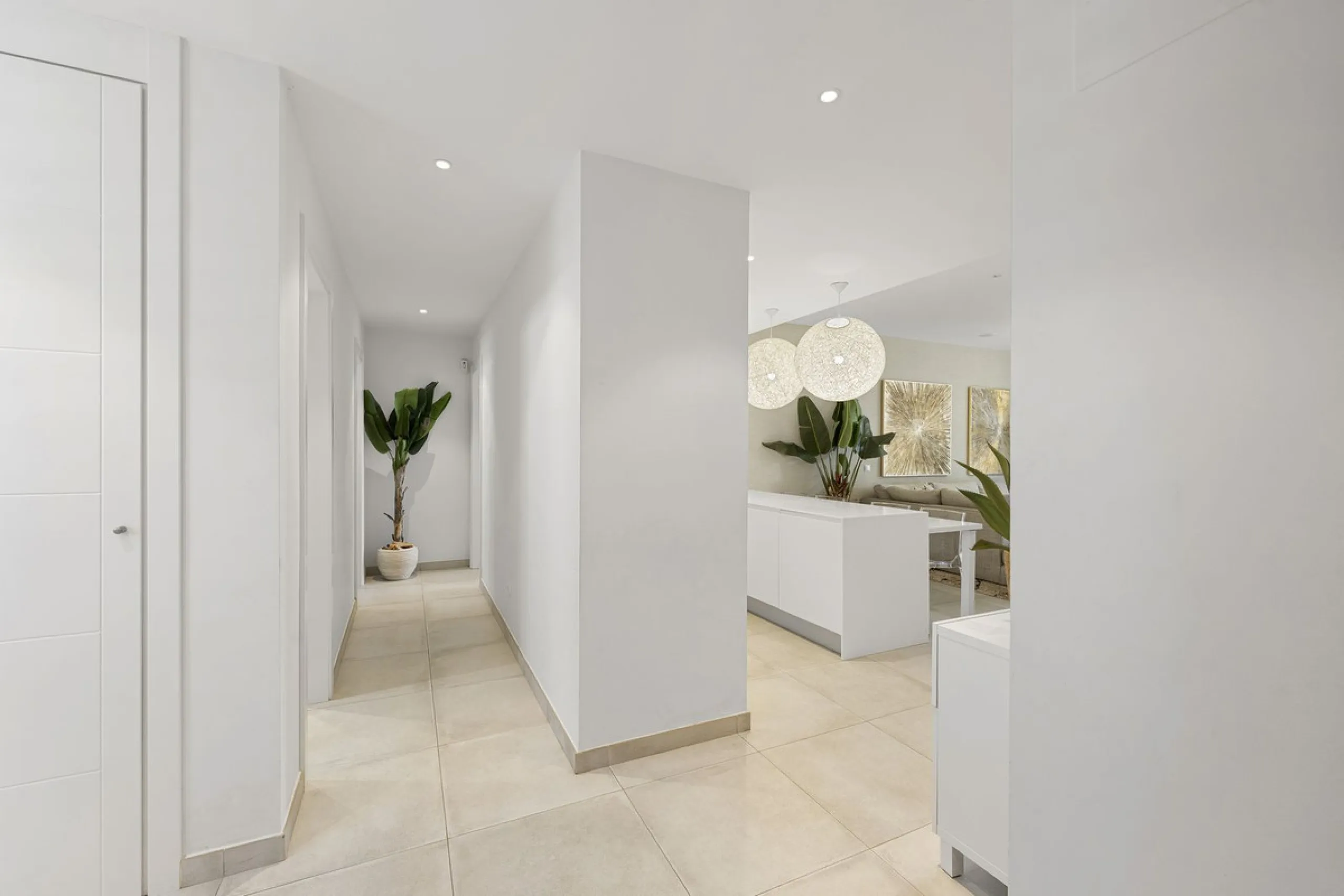 Apartment - Ground Floor Apartment в продаже в El Paraiso, Málaga. В доме 2 спален и 2 ванных комнат. Площадь дома 113 м². Площадь участка 90 м²