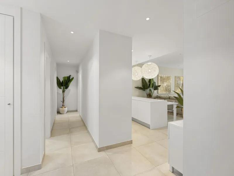 Apartment - Ground Floor Apartment в продаже в El Paraiso, Málaga. В доме 2 спален и 2 ванных комнат. Площадь дома 113 м². Площадь участка 90 м²