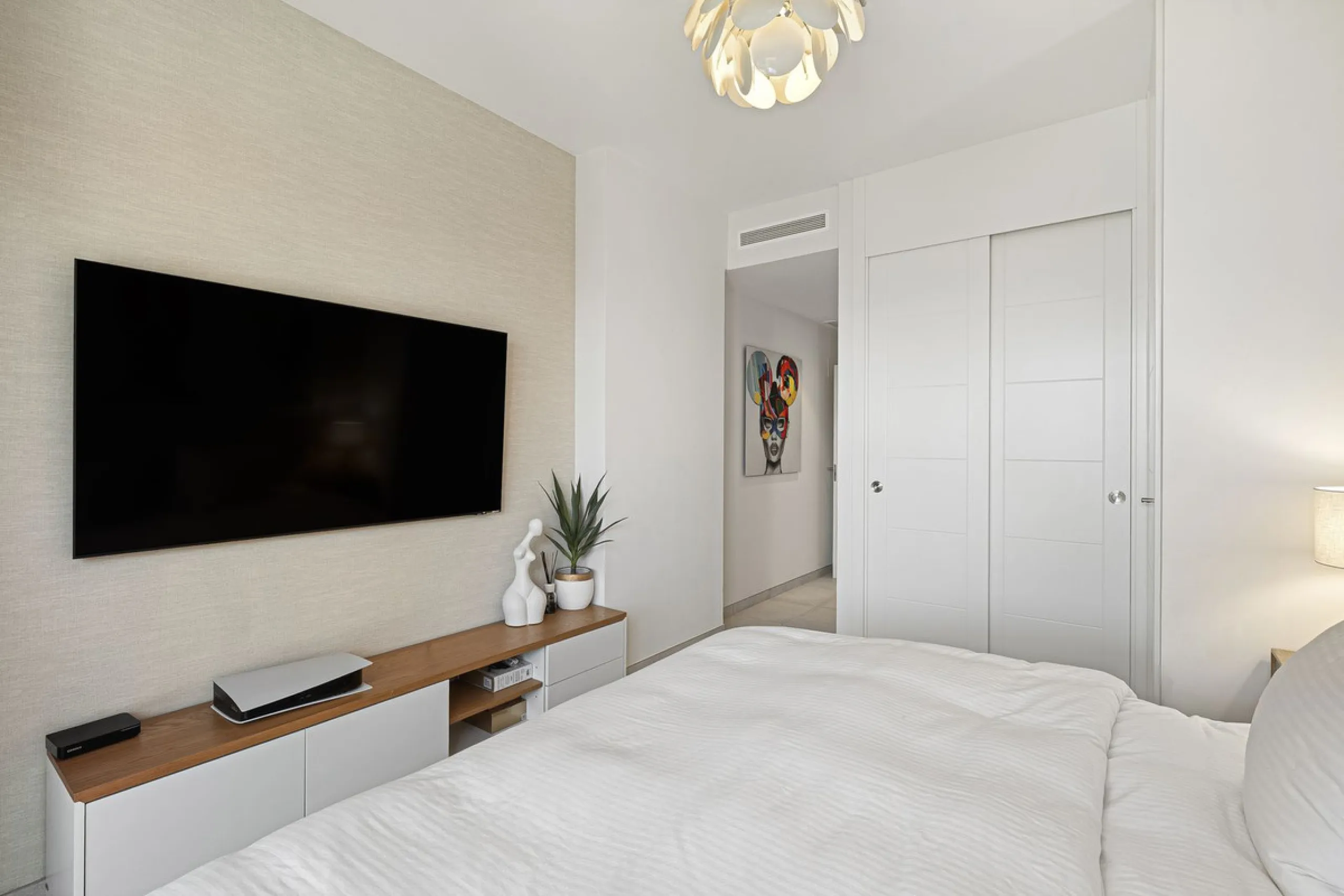 Apartment - Ground Floor Apartment в продаже в El Paraiso, Málaga. В доме 2 спален и 2 ванных комнат. Площадь дома 113 м². Площадь участка 90 м²