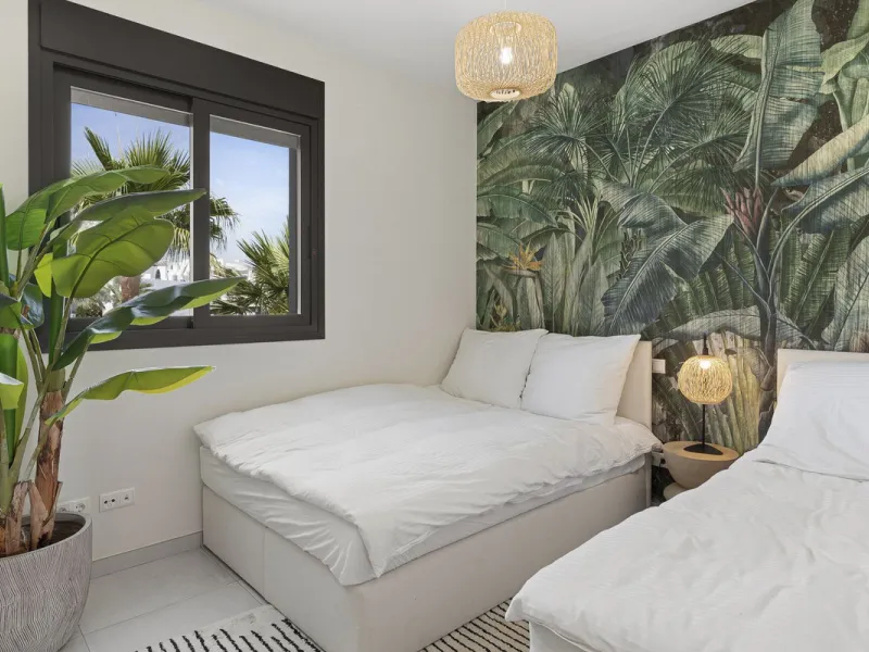 Apartment - Ground Floor Apartment в продаже в El Paraiso, Málaga. В доме 2 спален и 2 ванных комнат. Площадь дома 113 м². Площадь участка 90 м²