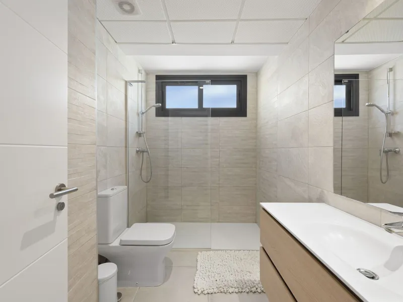 Apartment - Ground Floor Apartment в продаже в El Paraiso, Málaga. В доме 2 спален и 2 ванных комнат. Площадь дома 113 м². Площадь участка 90 м²