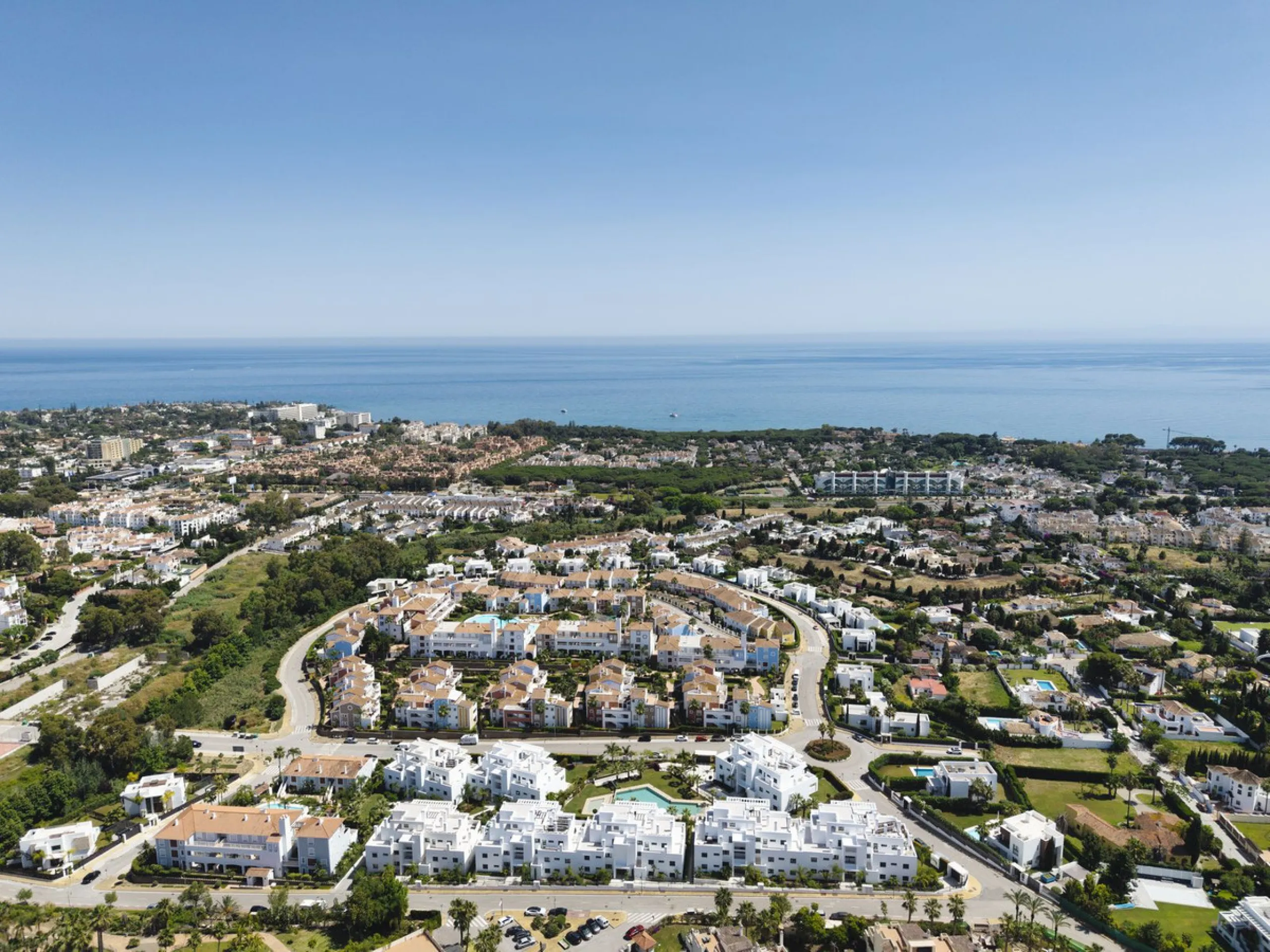 Apartment - Ground Floor Apartment в продаже в El Paraiso, Málaga. В доме 2 спален и 2 ванных комнат. Площадь дома 113 м². Площадь участка 90 м²