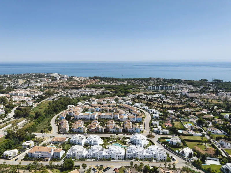 Apartment - Ground Floor Apartment в продаже в El Paraiso, Málaga. В доме 2 спален и 2 ванных комнат. Площадь дома 113 м². Площадь участка 90 м²