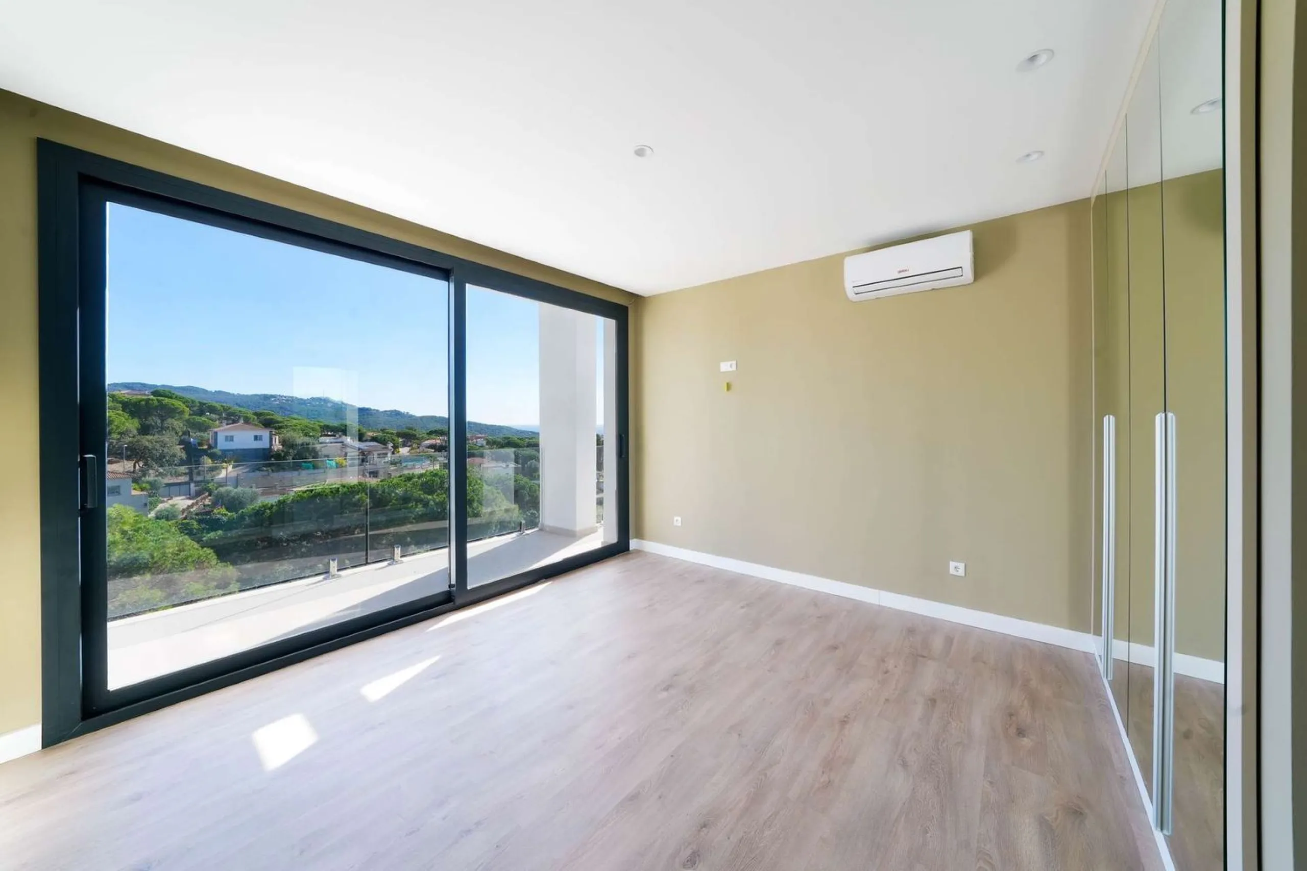 Modern and bright villa with sea views in Els Pinars, Lloret de Mar