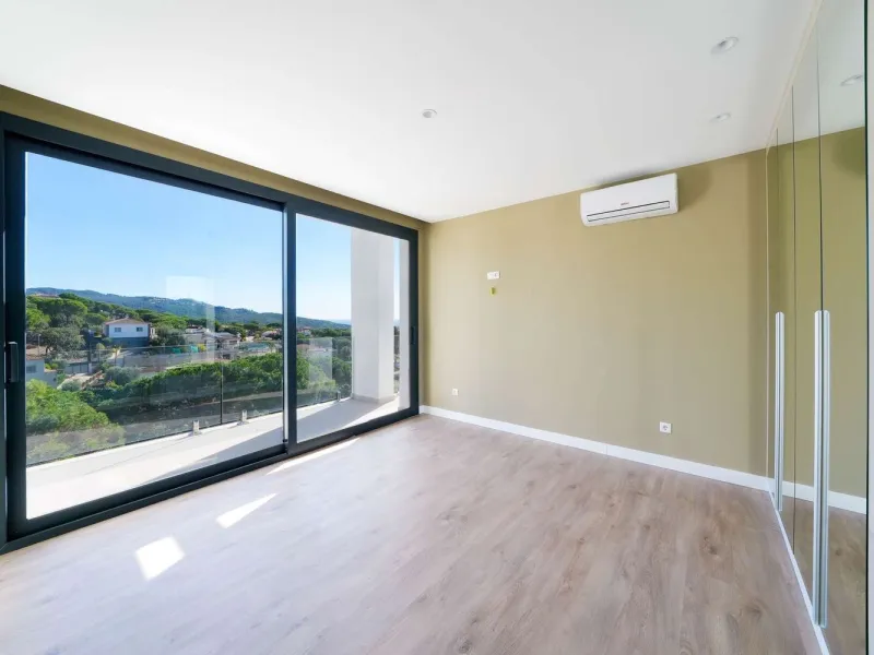 Modern and bright villa with sea views in Els Pinars, Lloret de Mar