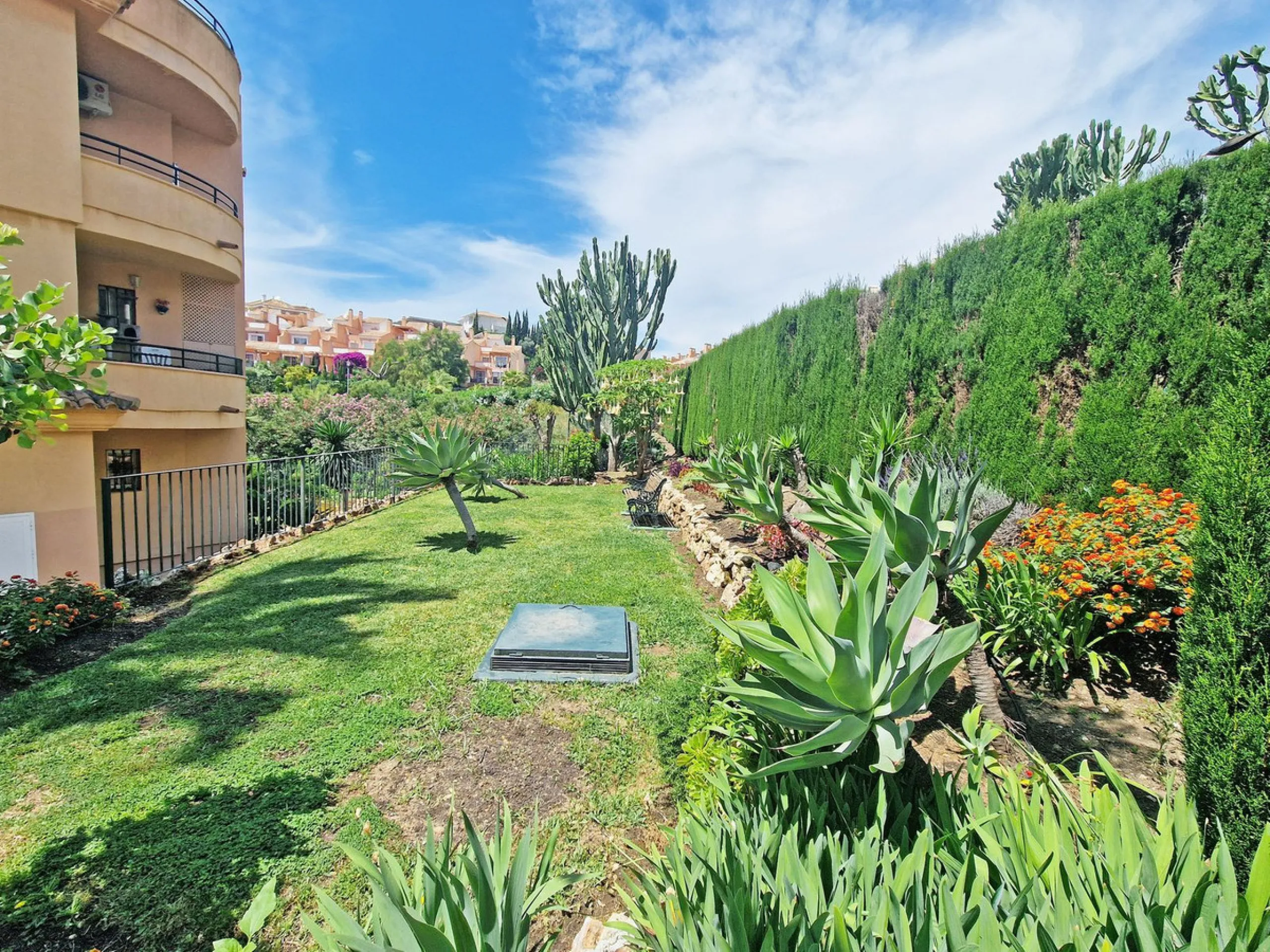 Stunning Penthouse Duplex with Open Golf & Sea Views – Riviera del Sol