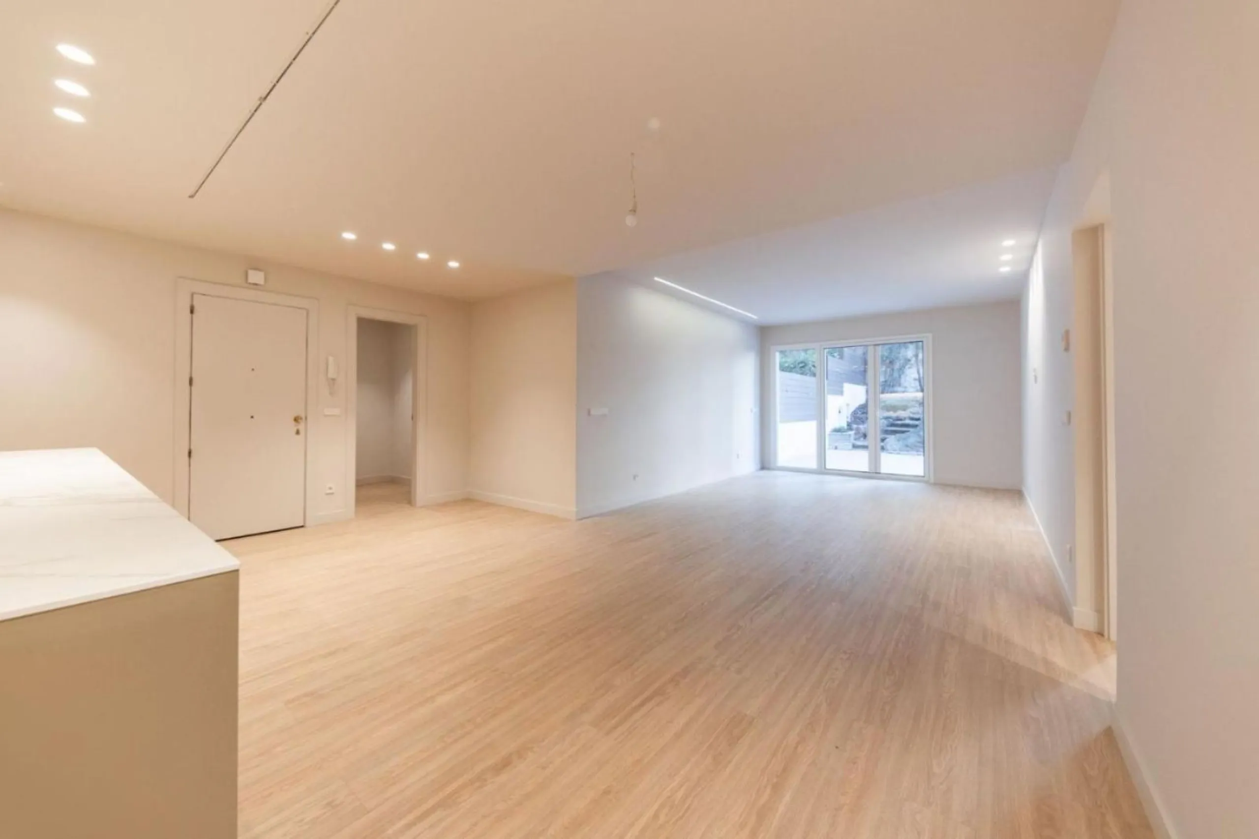Exclusive renovated apartment with private garden in Barcelona
