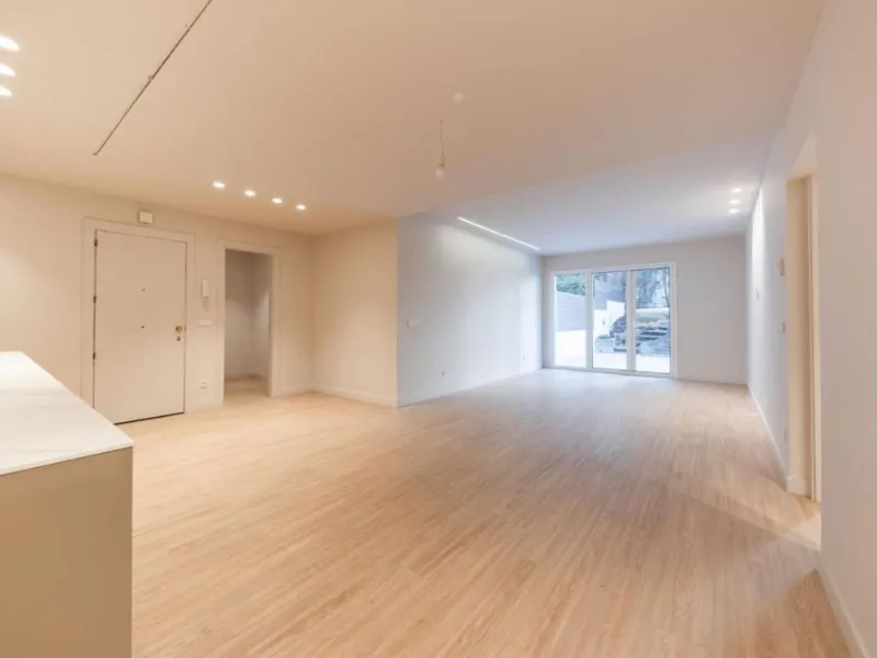 Exclusive renovated apartment with private garden in Barcelona