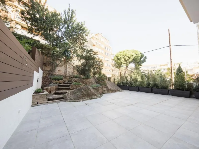 Exclusive renovated apartment with private garden in Barcelona