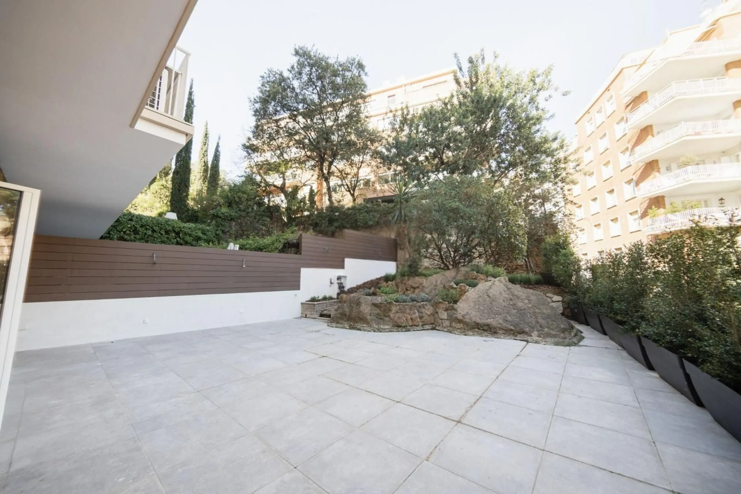 Exclusive renovated apartment with private garden in Barcelona