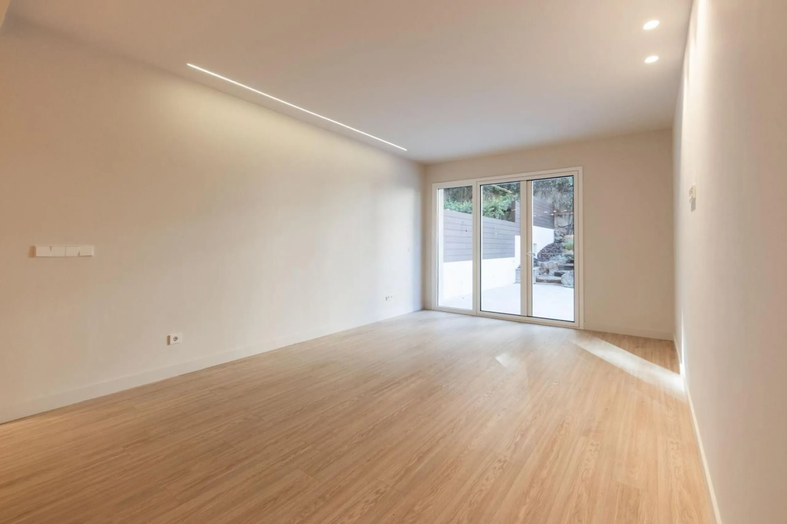 Exclusive renovated apartment with private garden in Barcelona