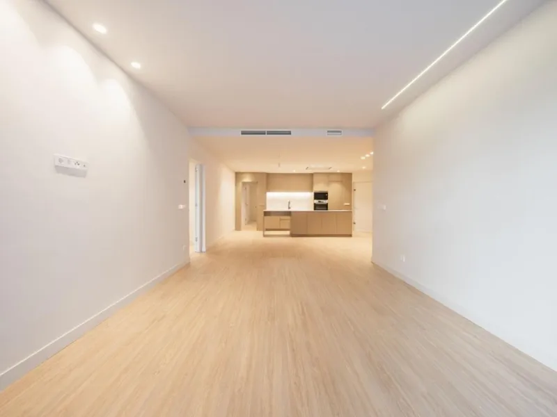 Exclusive renovated apartment with private garden in Barcelona