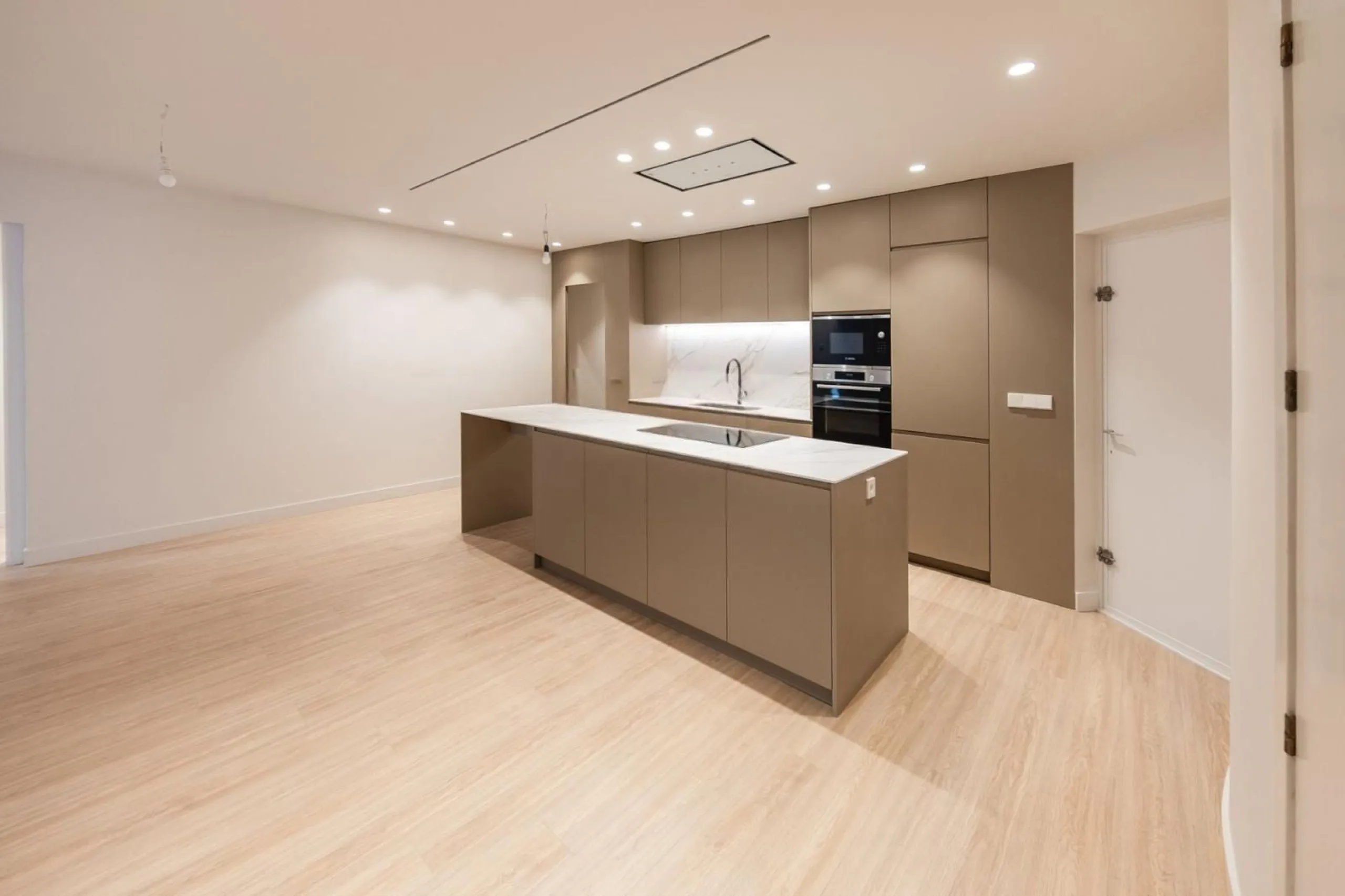 Exclusive renovated apartment with private garden in Barcelona