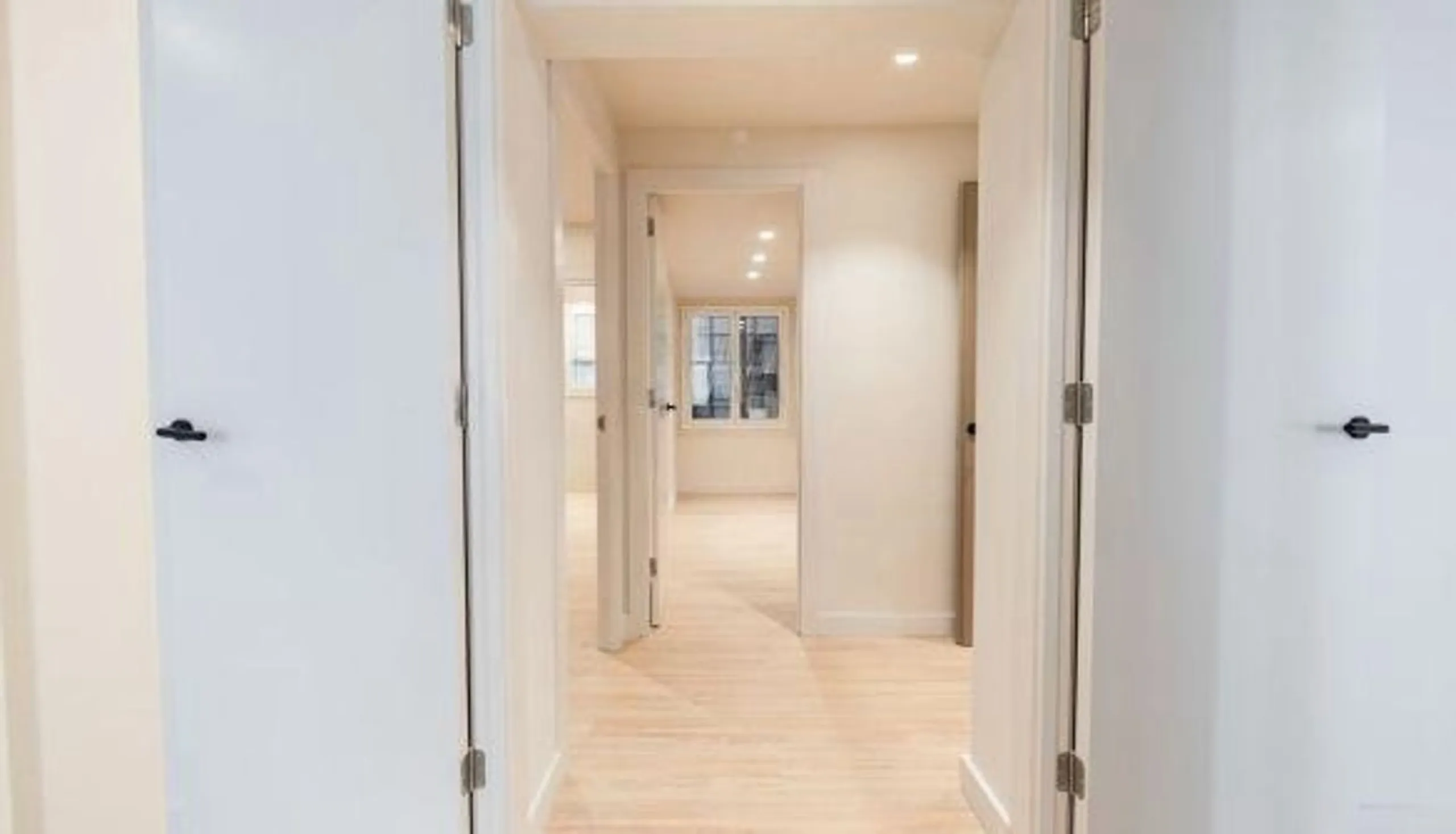 Exclusive renovated apartment with private garden in Barcelona