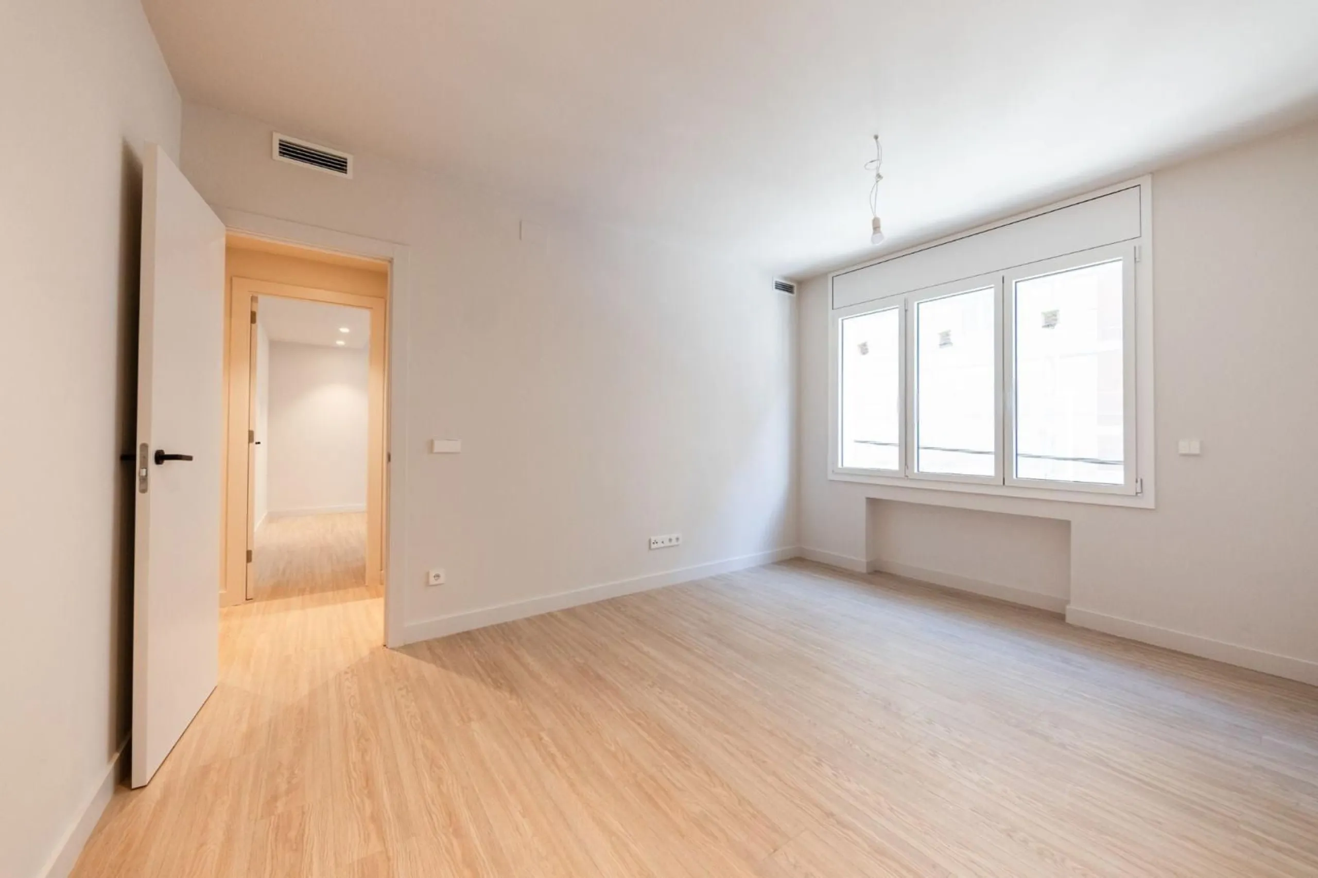 Exclusive renovated apartment with private garden in Barcelona
