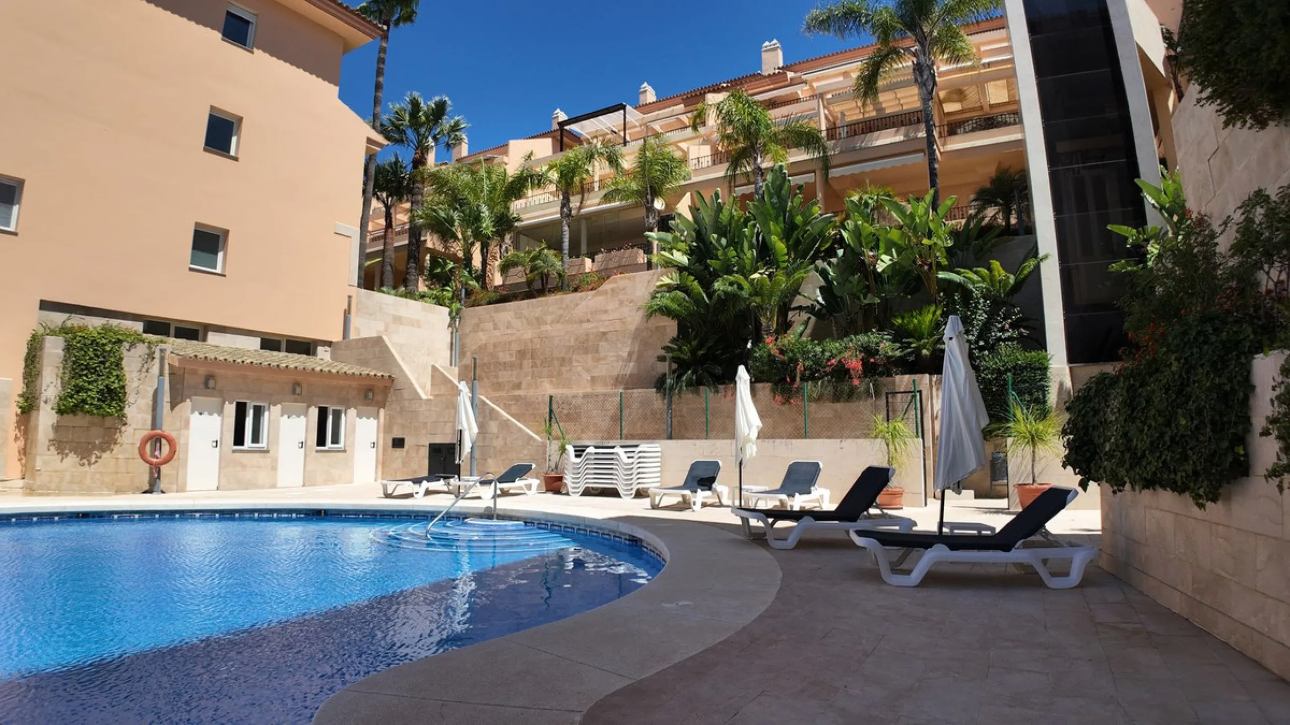 Traumwohnung in Nueva Andalucia: Privatsphäre, Komfort und Ruhe