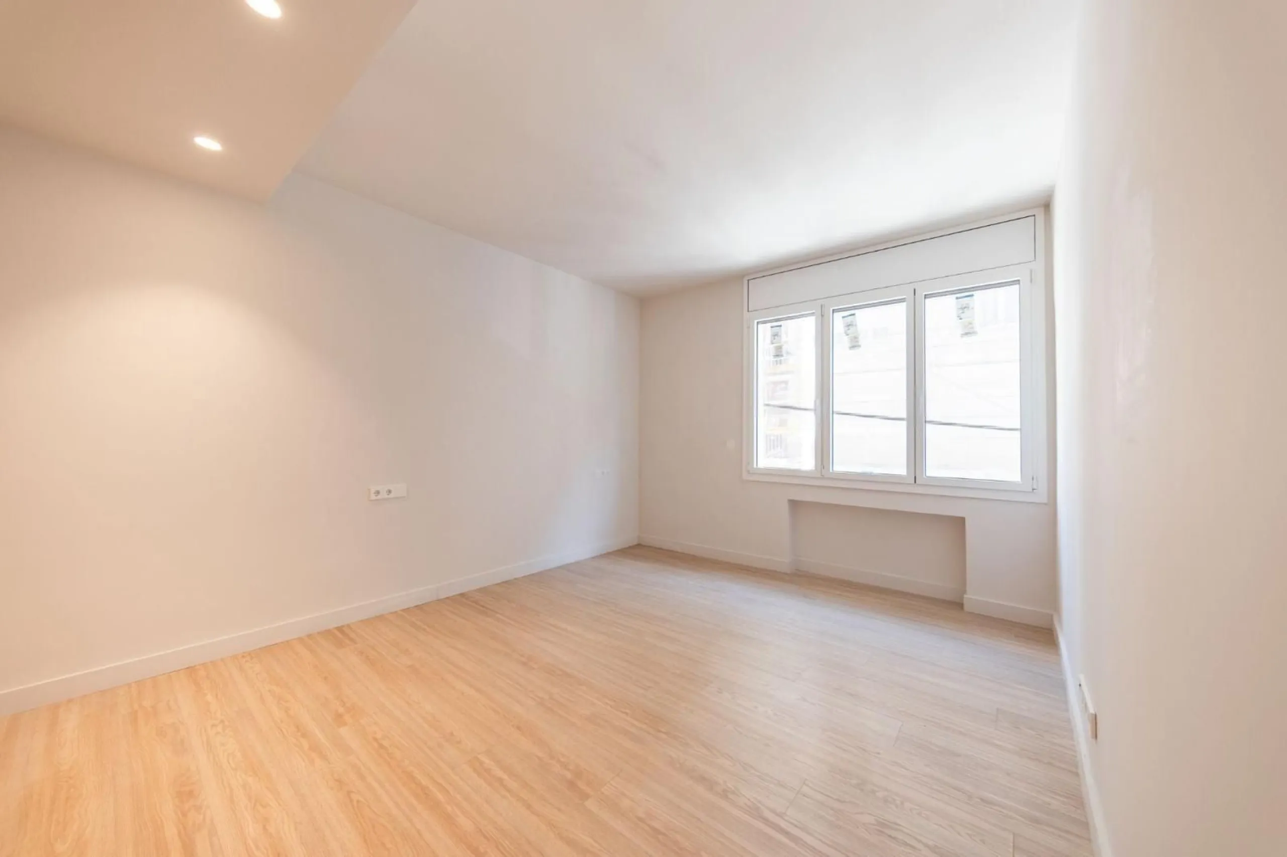 Exclusive renovated apartment with private garden in Barcelona