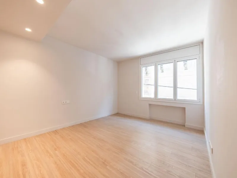 Exclusive renovated apartment with private garden in Barcelona