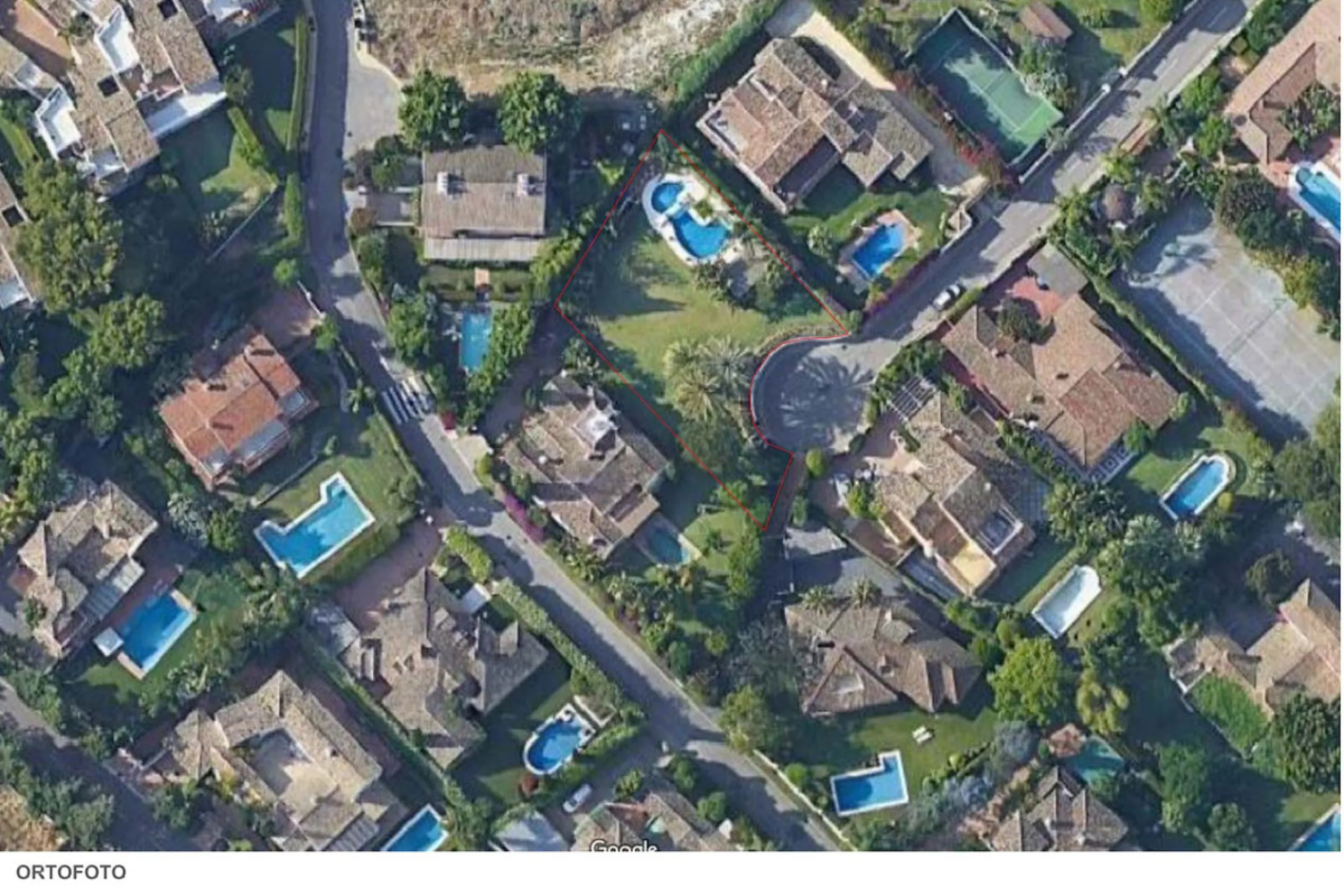 AMAZING OPPORTUNITY– Exclusive Plot for Sale in GUADALMINA BAJA – With Projects & Licence Included