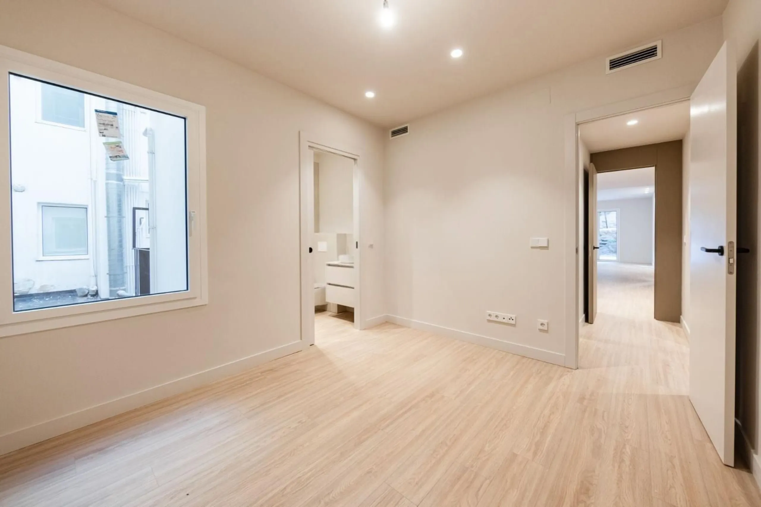 Exclusive renovated apartment with private garden in Barcelona