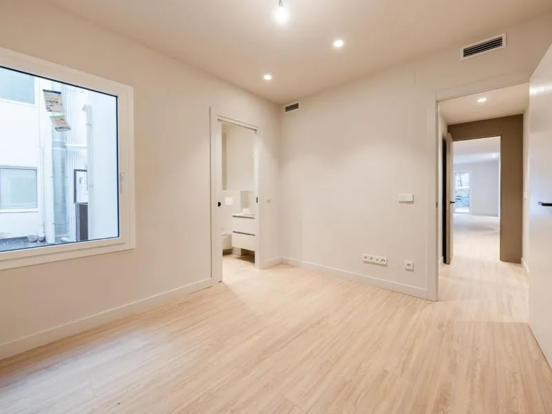 Exclusive renovated apartment with private garden in Barcelona